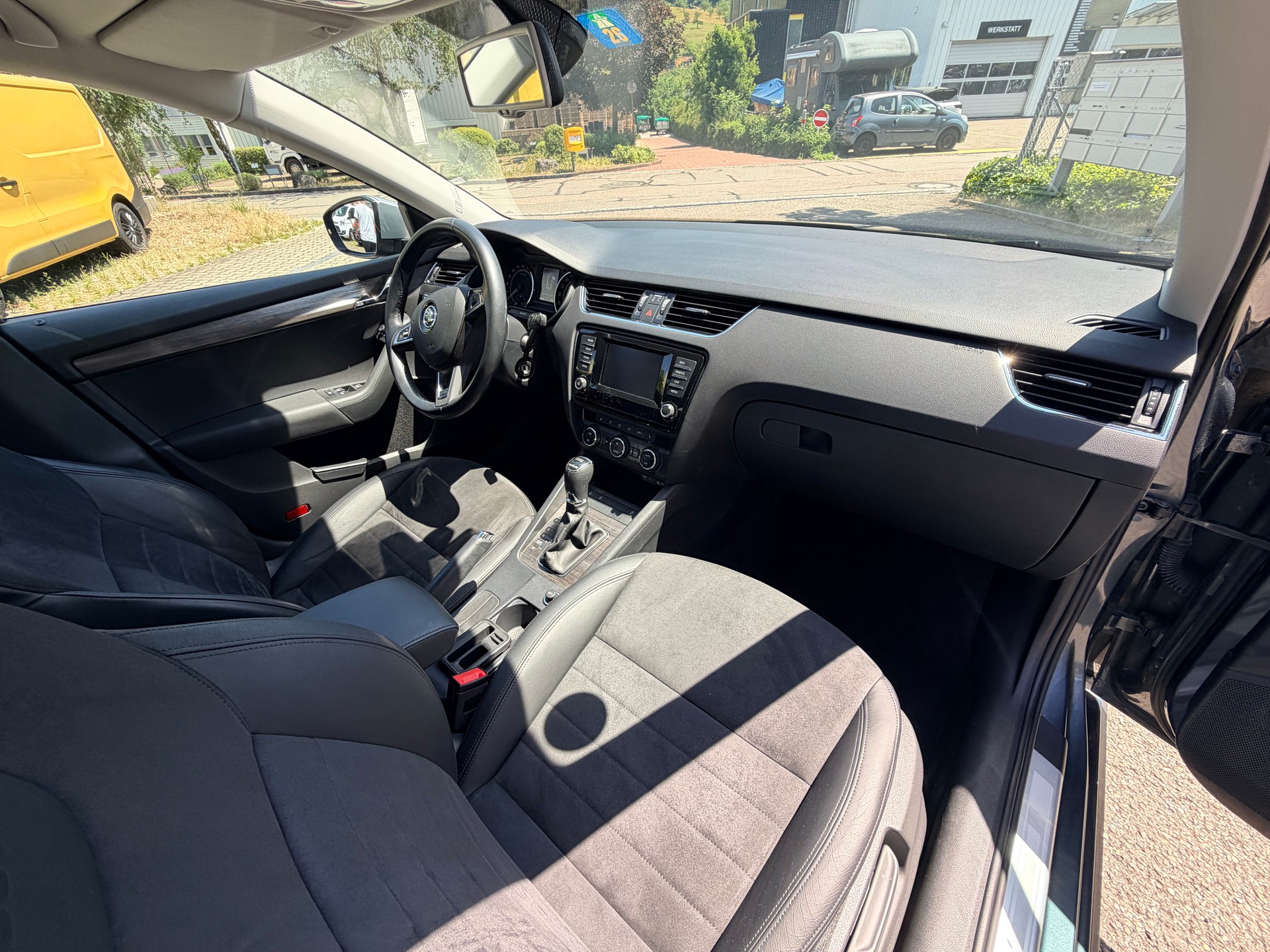 SKODA Octavia Combi 2.0 TDI Scout 4x4 DSG-image-9