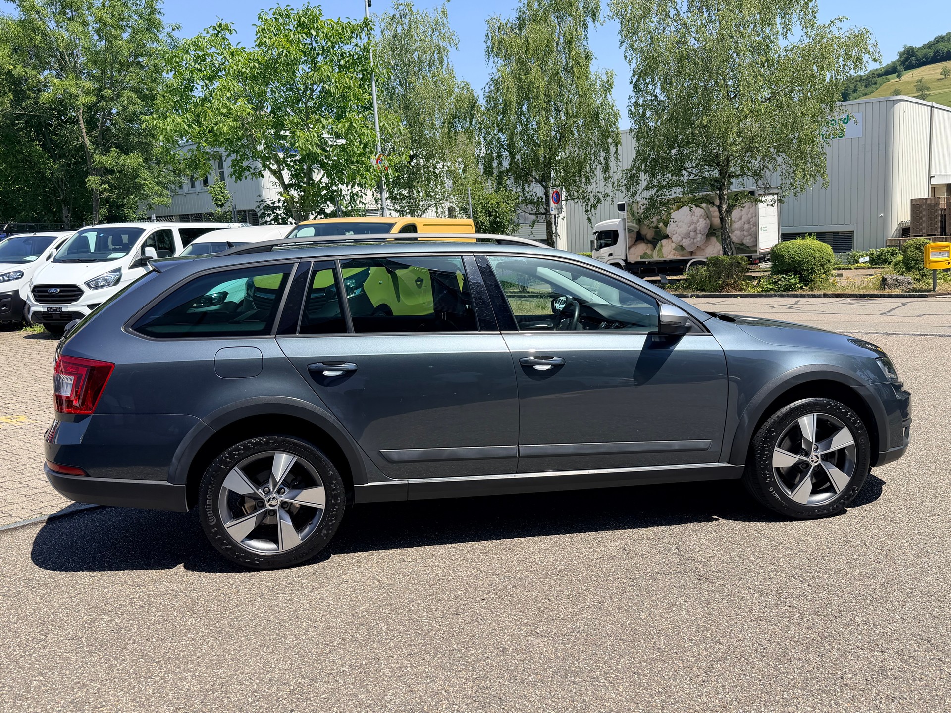 SKODA Octavia Combi 2.0 TDI Scout 4x4 DSG-showroom-element-1