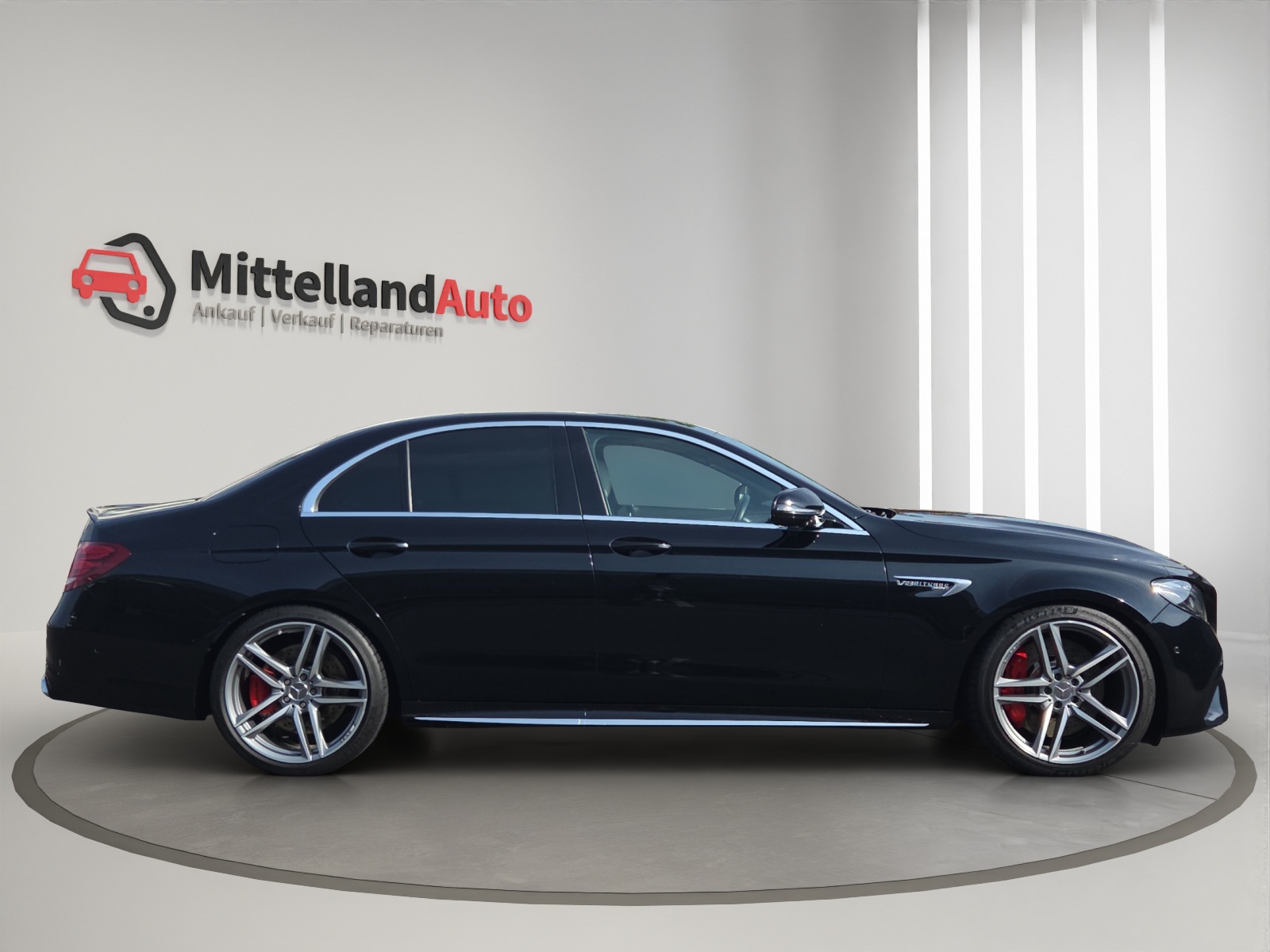 MERCEDES-BENZ E 63 AMG S 4Matic Speedshift MCT-showroom-element-3
