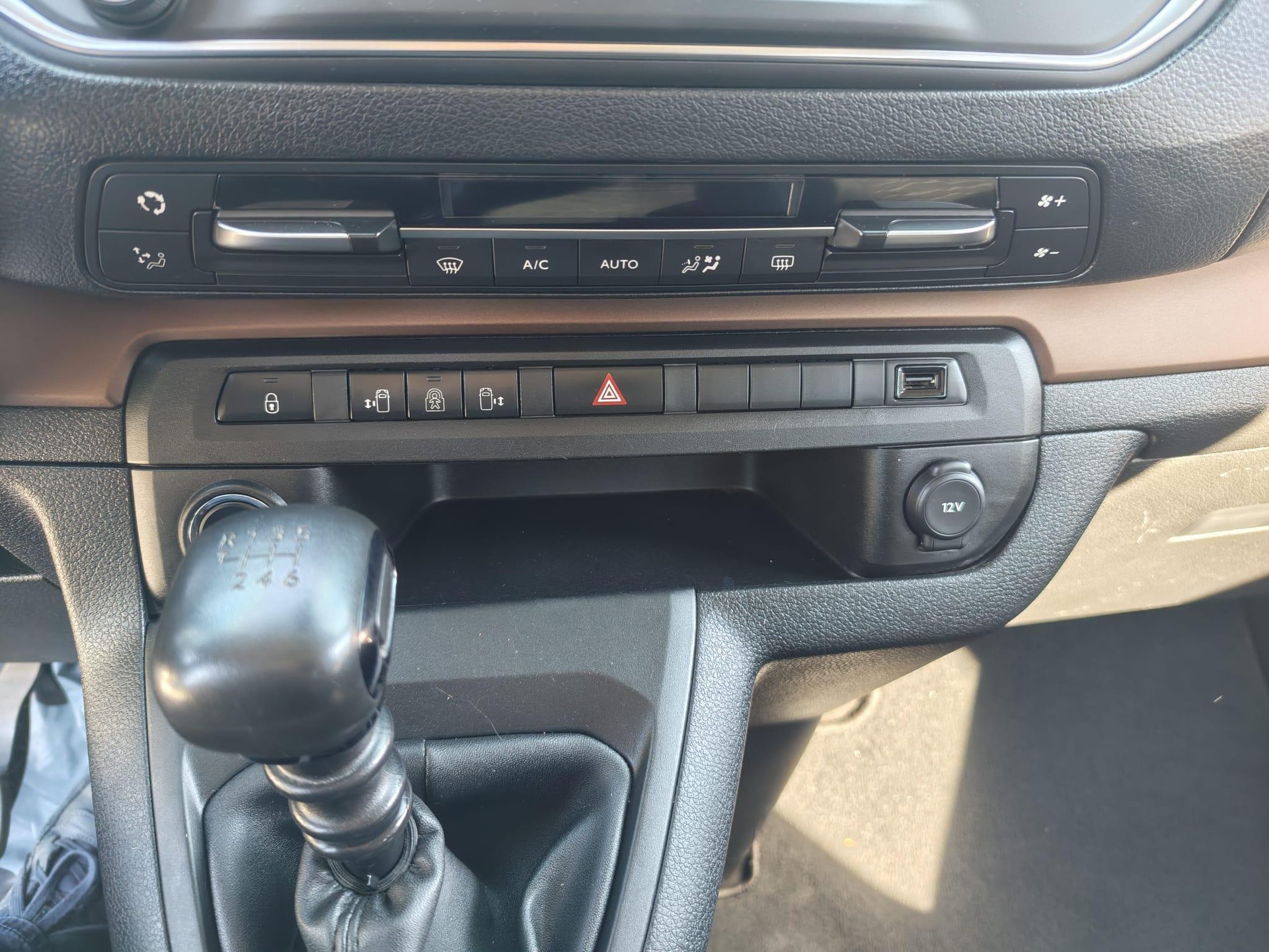 TOYOTA PROACE Verso L1 2.0 D Shuttle-image-14