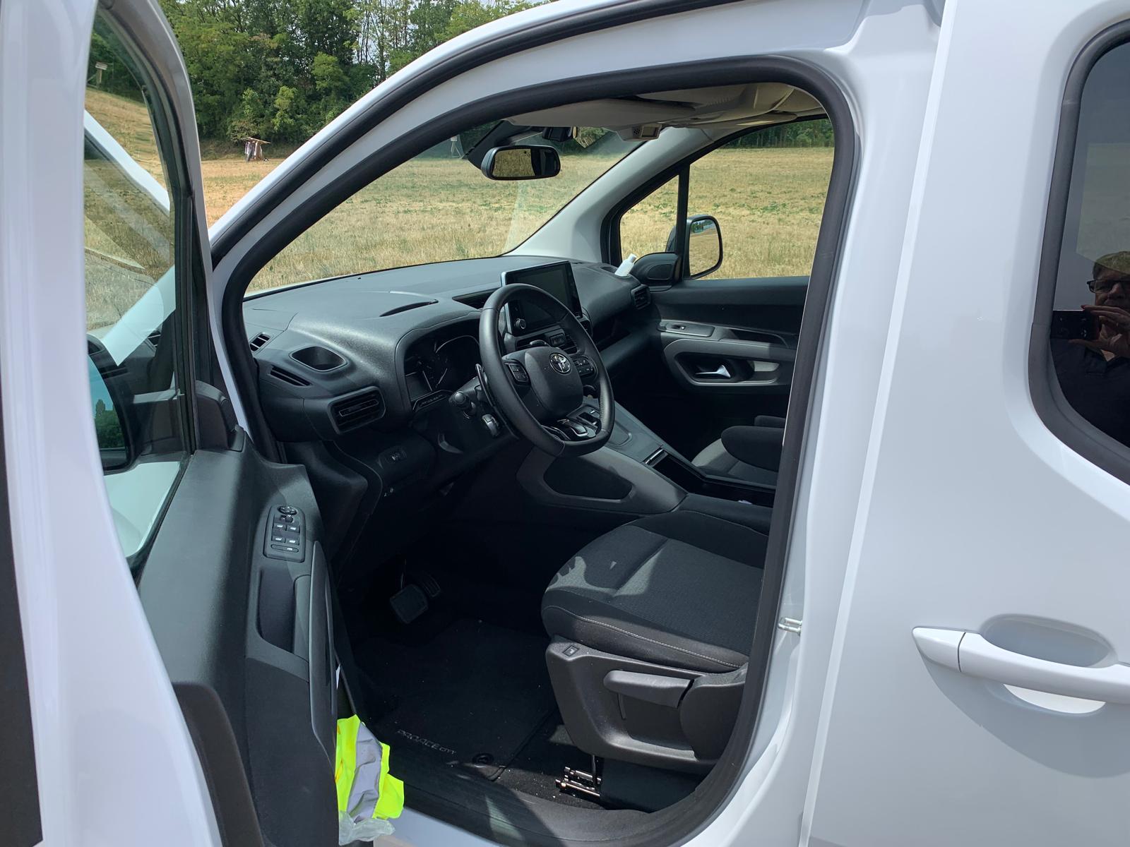 TOYOTA Proace City Verso 1.5 Trend Medium Automatik-image-9
