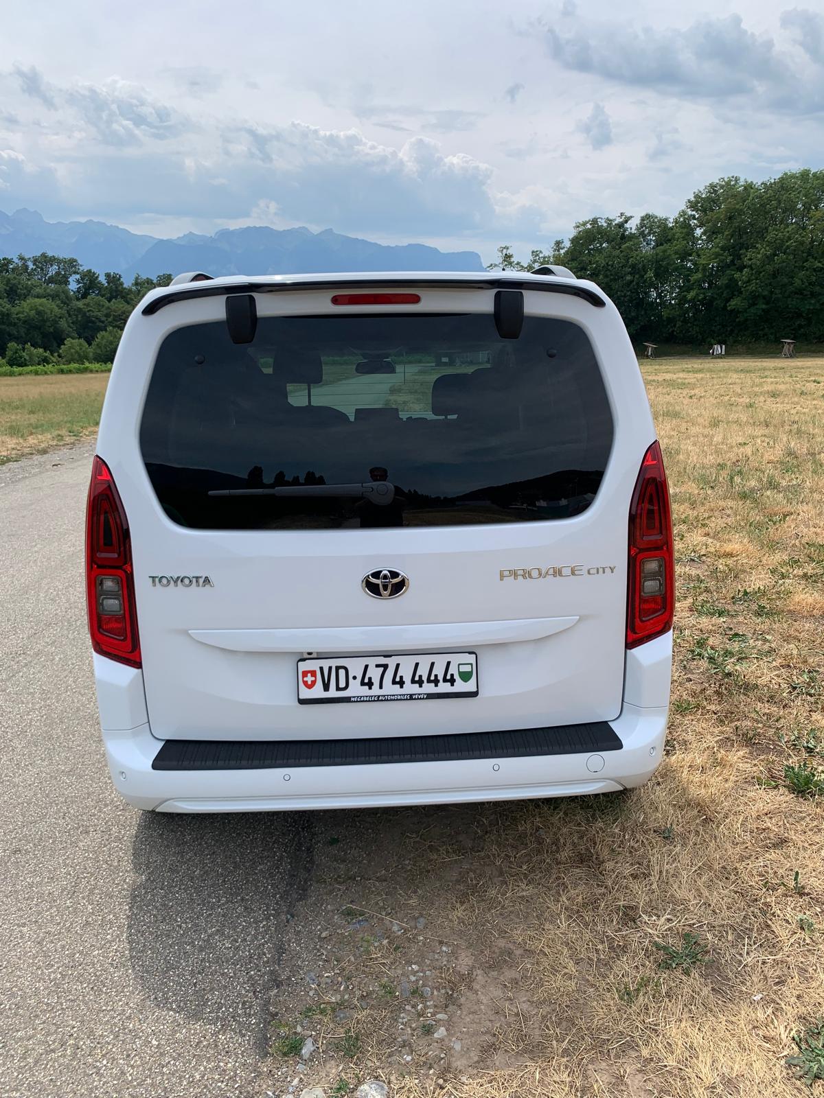 TOYOTA Proace City Verso 1.5 Trend Medium Automatik-image-1