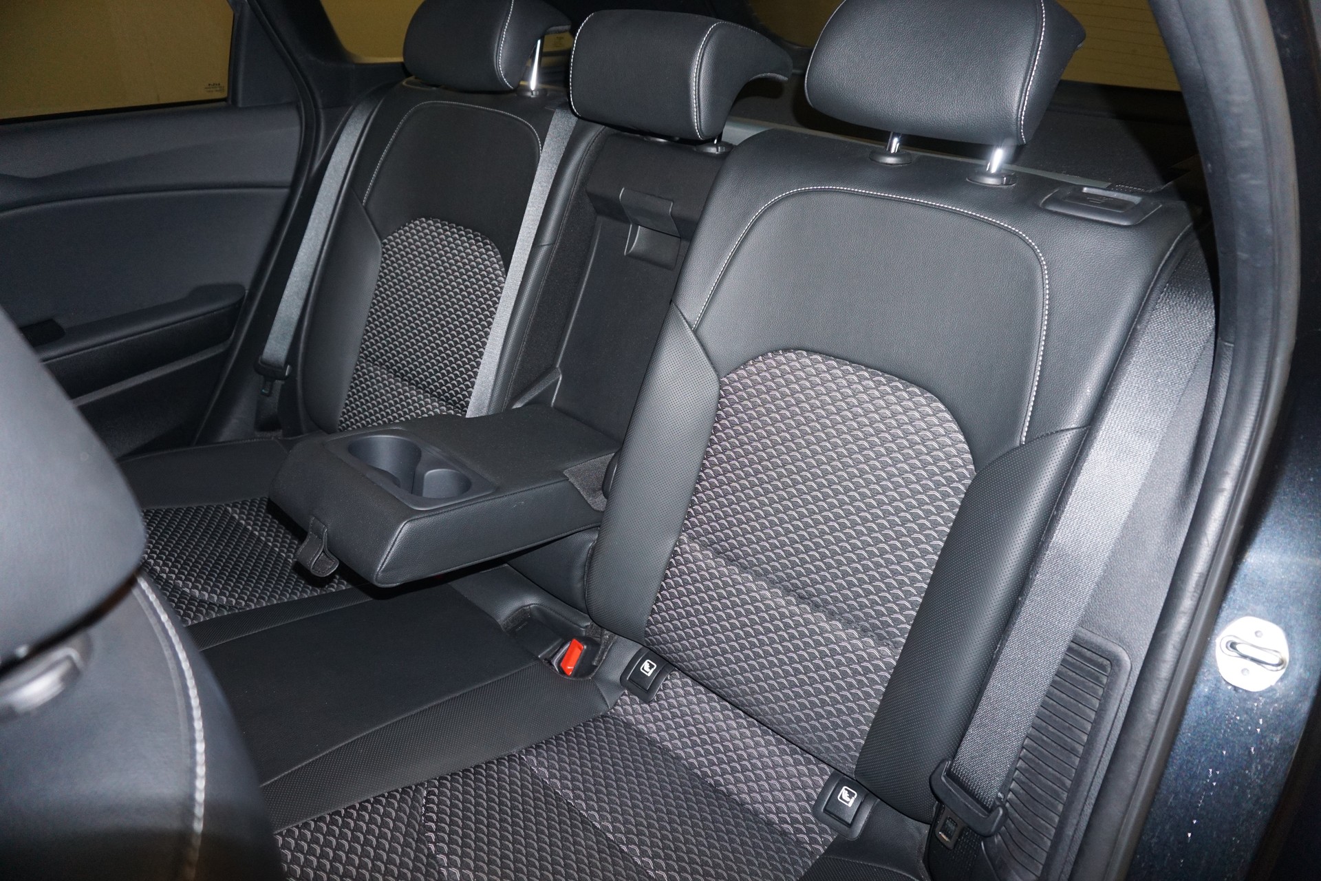 KIA Ceed Sportswagon 1.6 GDi Plug-in Hybrid Style DCT-image-8