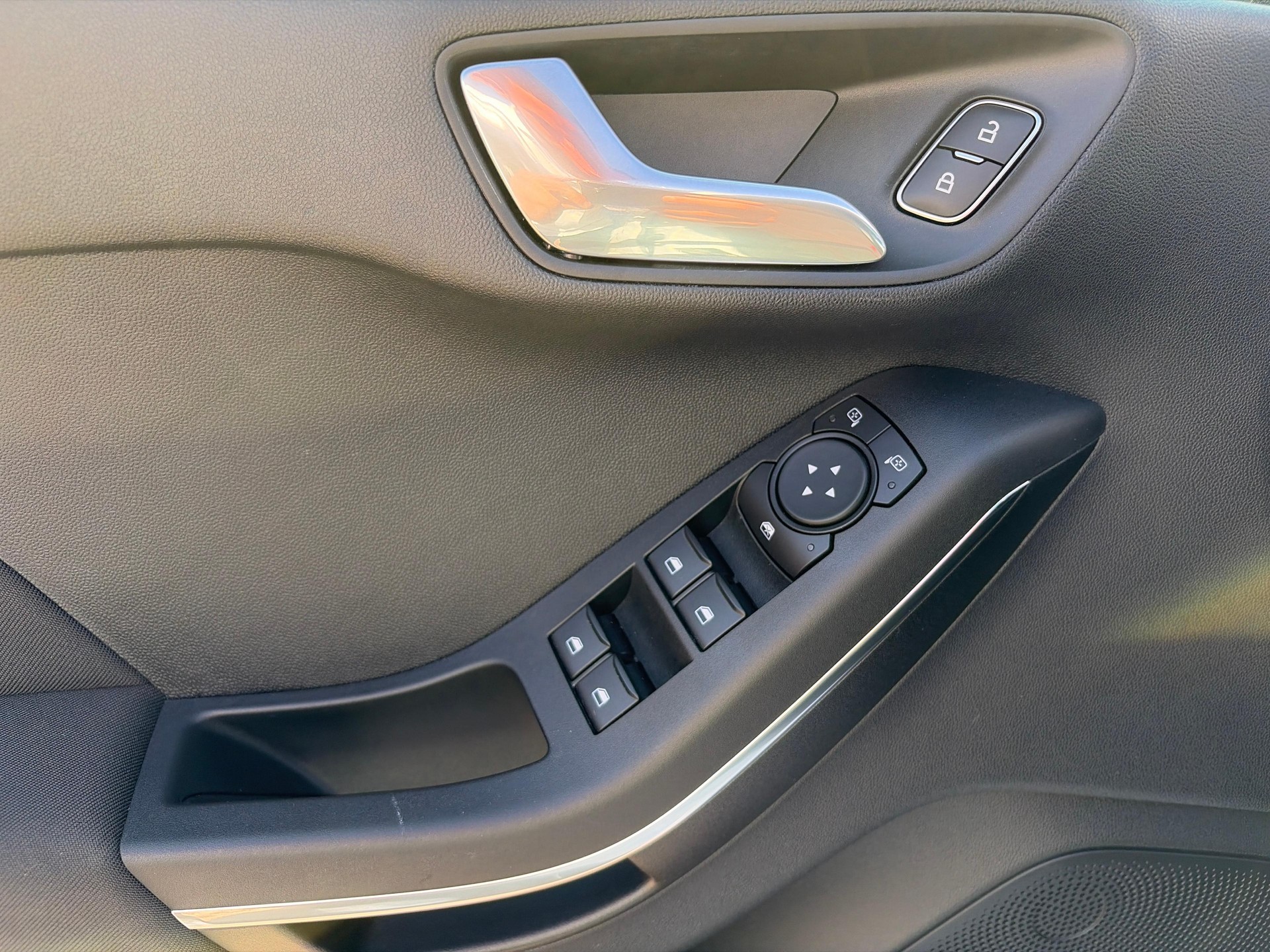 FORD Fiesta 1.0 EcoB Hybrid ST-Line X-image-11