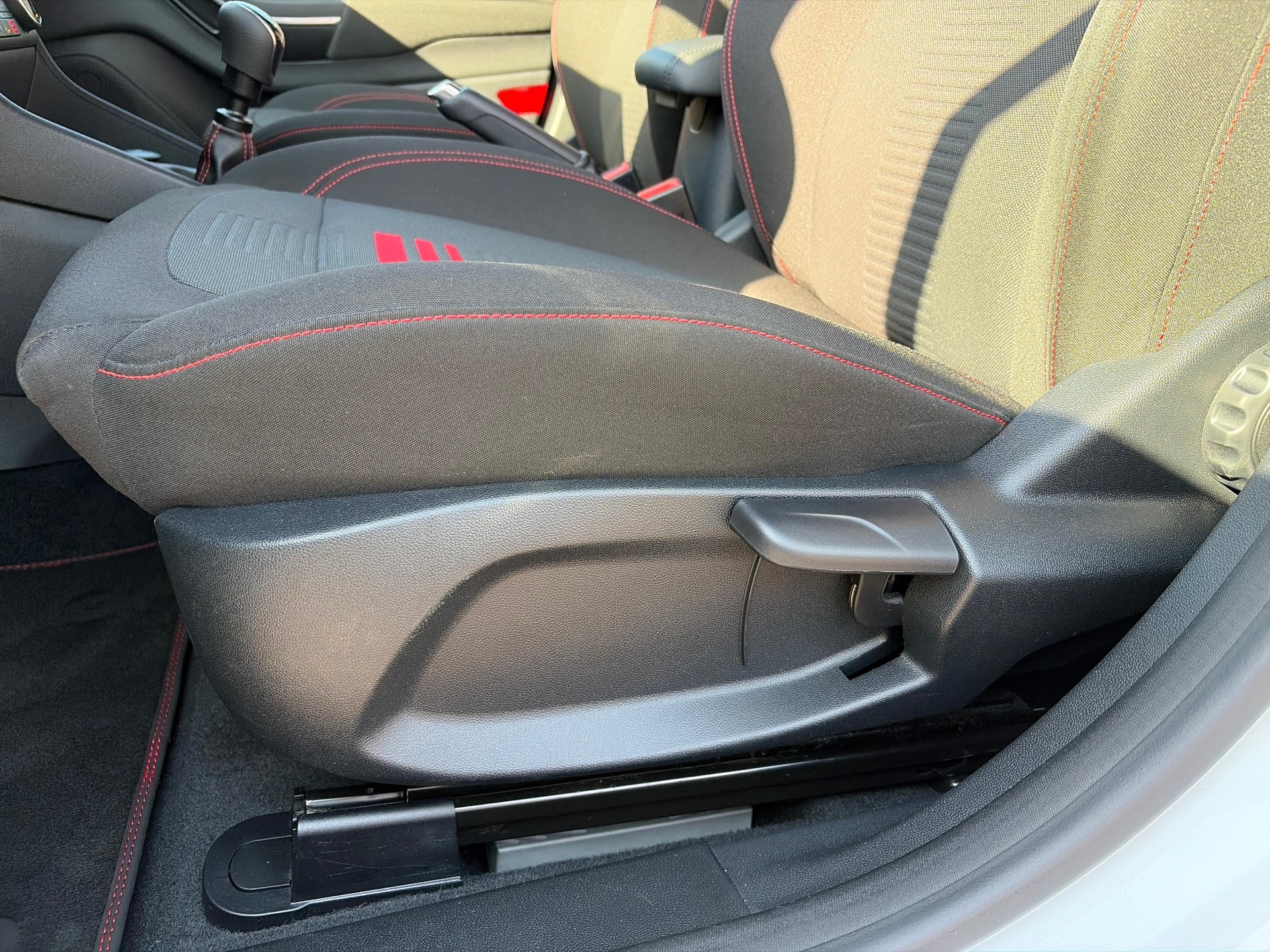 FORD Fiesta 1.0 EcoB Hybrid ST-Line X-image-10