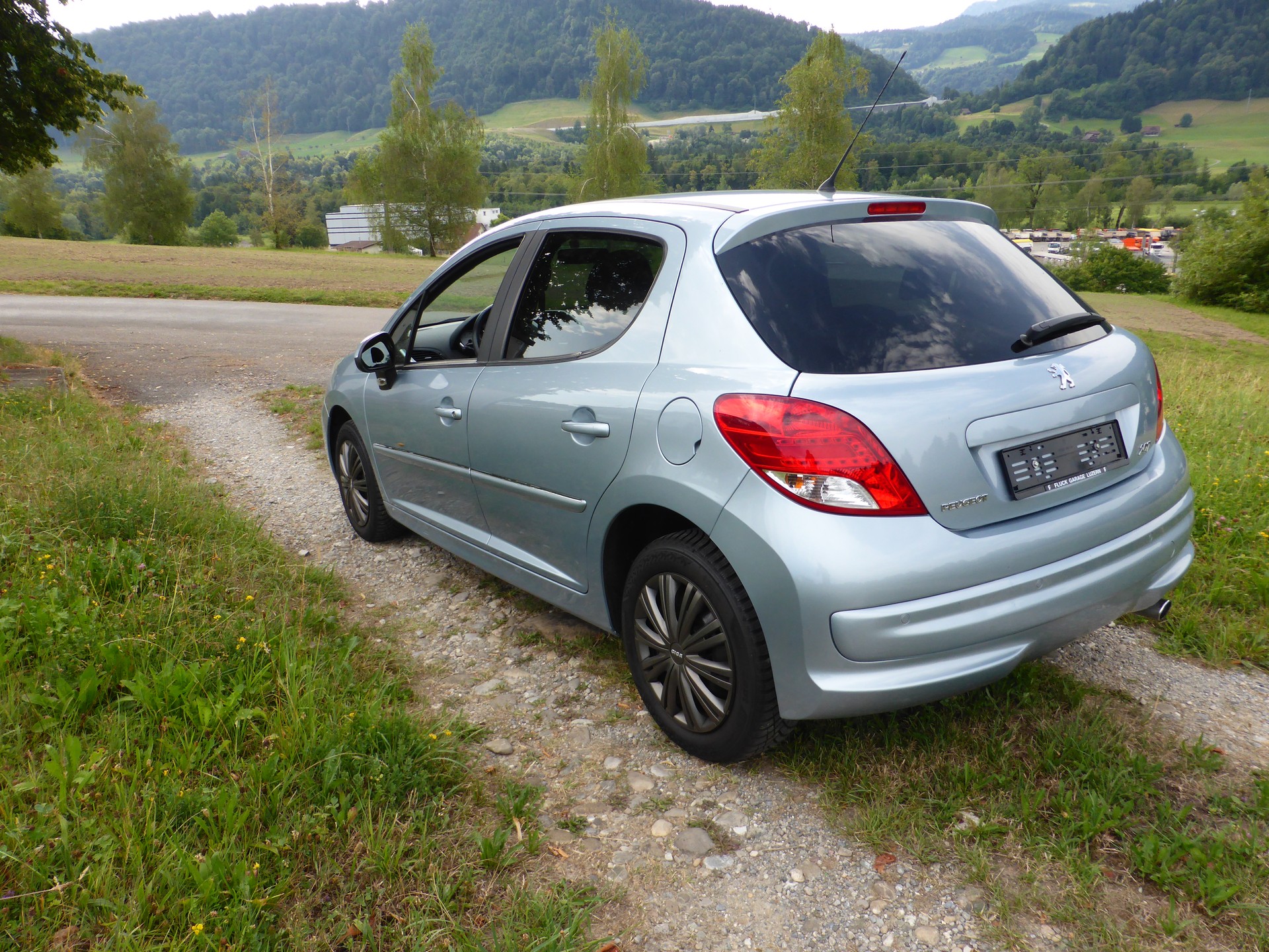 PEUGEOT 207 1.6 16V Lion Edition Automatic-image-3