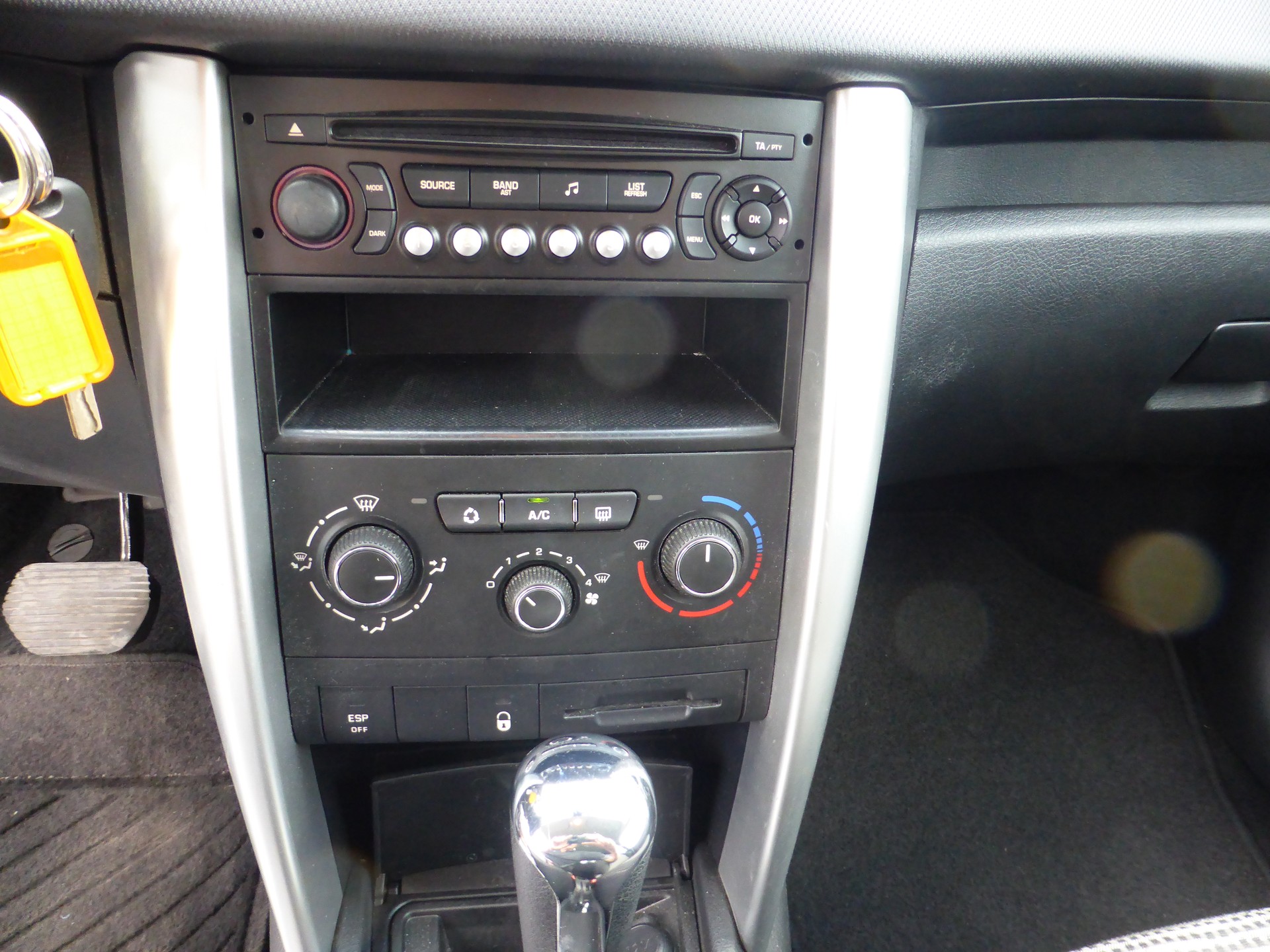 PEUGEOT 207 1.6 16V Lion Edition Automatic-image-9