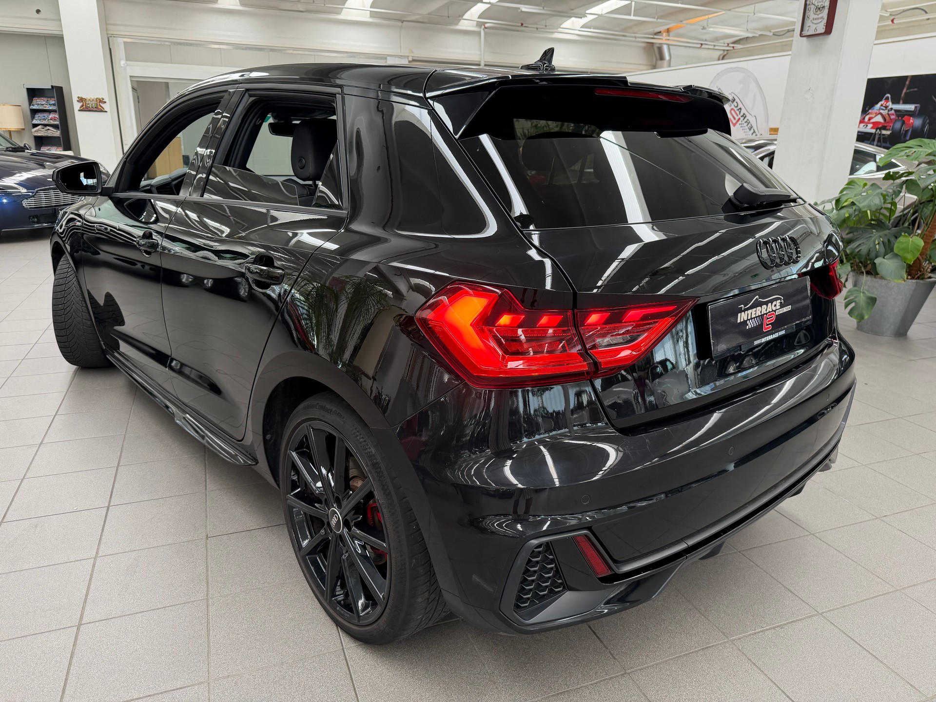 AUDI A1 Sportback 35 TFSI S Line S-tronic-image-2