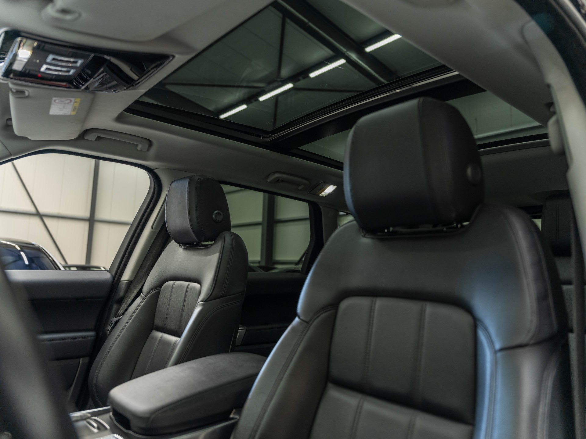 LAND ROVER Range Rover Sport 3.0 TDV6 SE Automatic-image-10