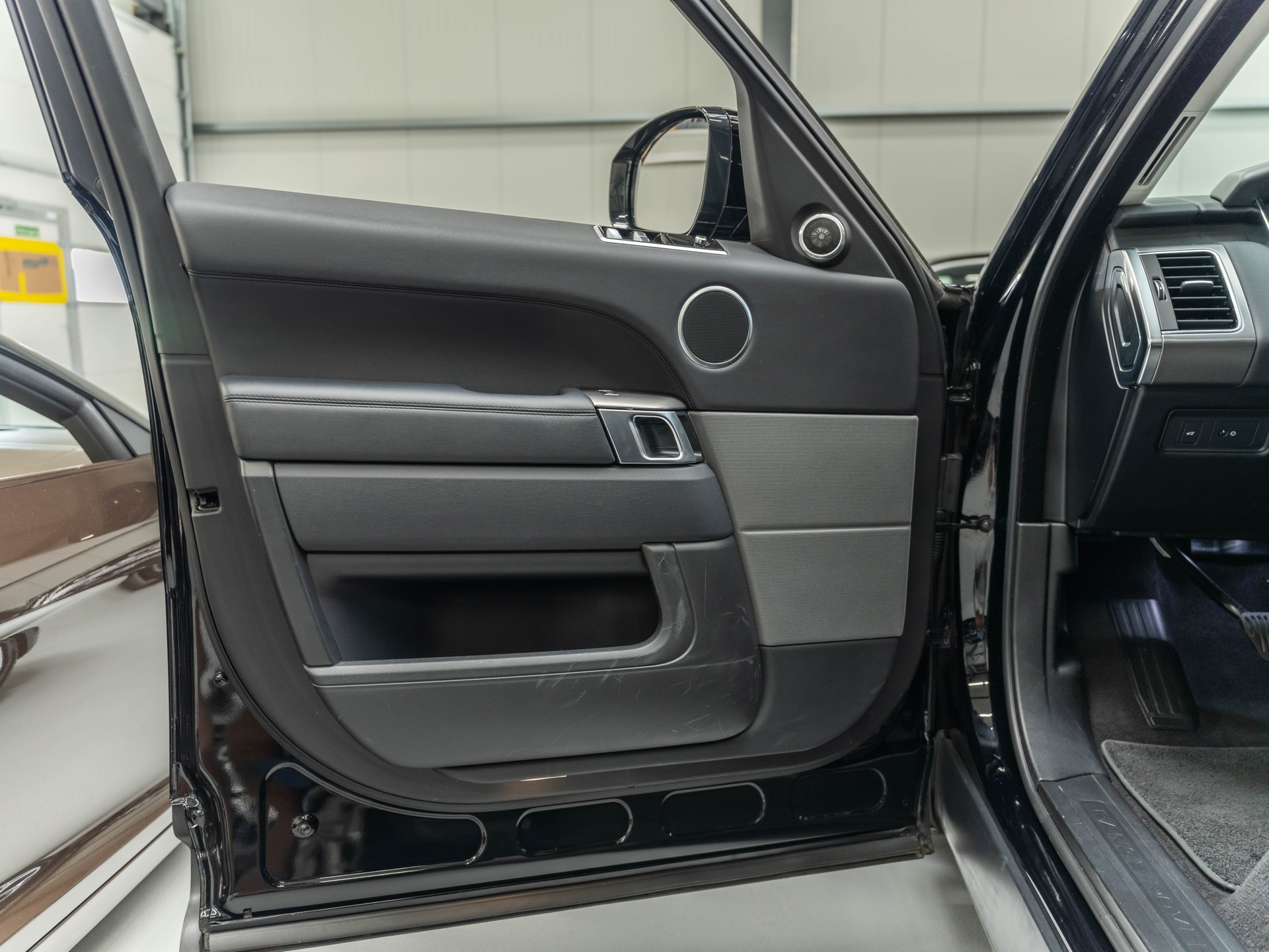 LAND ROVER Range Rover Sport 3.0 TDV6 SE Automatic-image-18