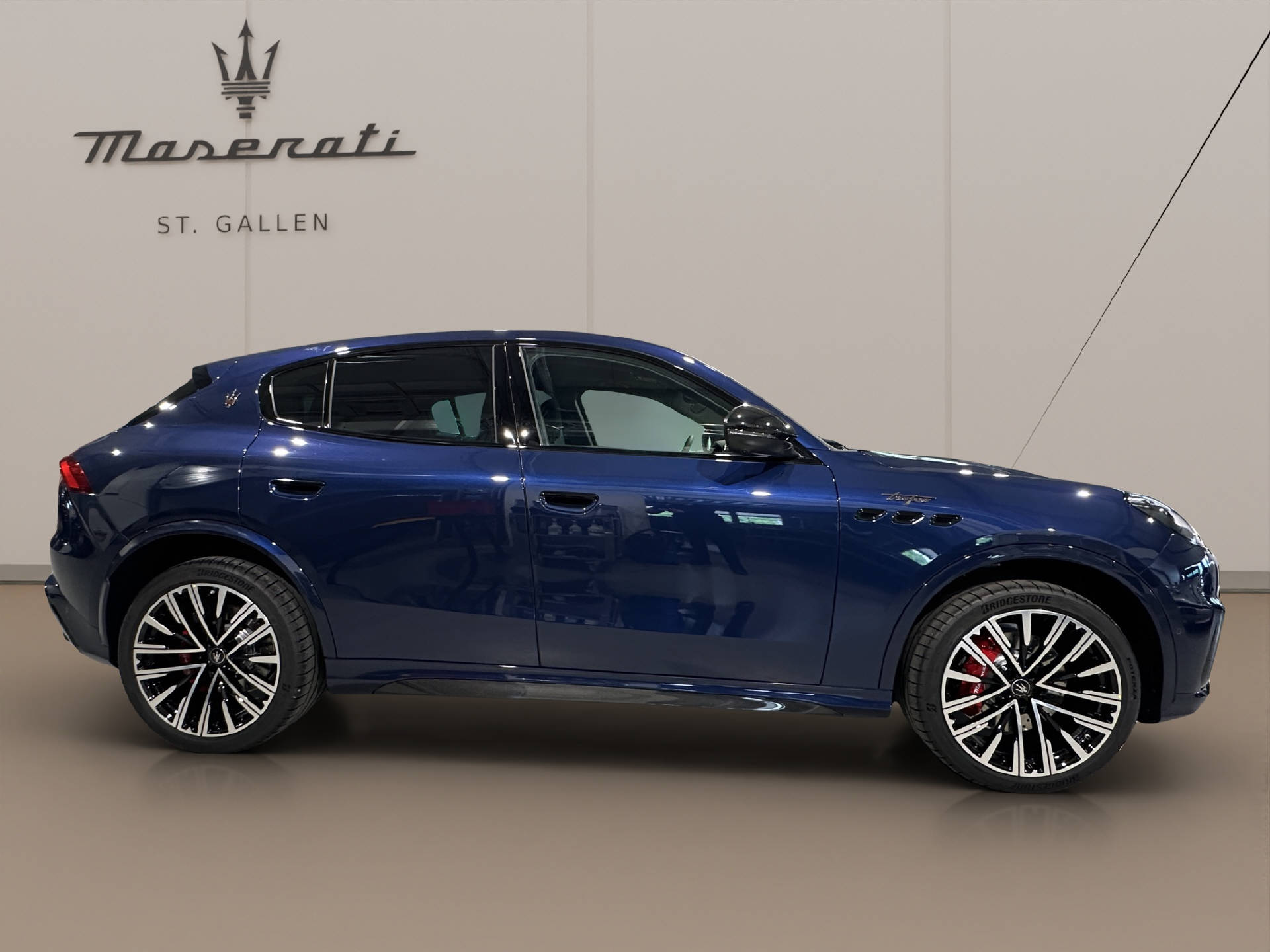 MASERATI Grecale 3.0 V6 Trofeo-showroom-element-3