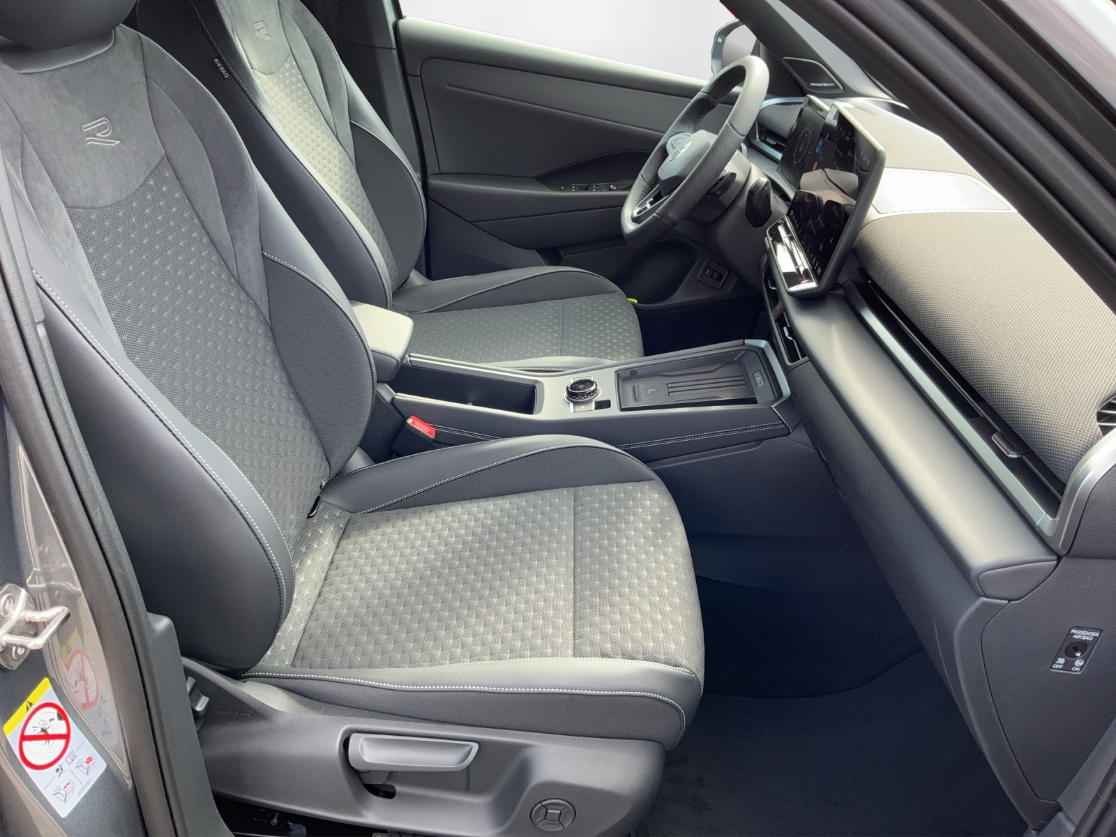 VW T-Roc 1.5 eTSI mHEV R-Line DSG-image-13