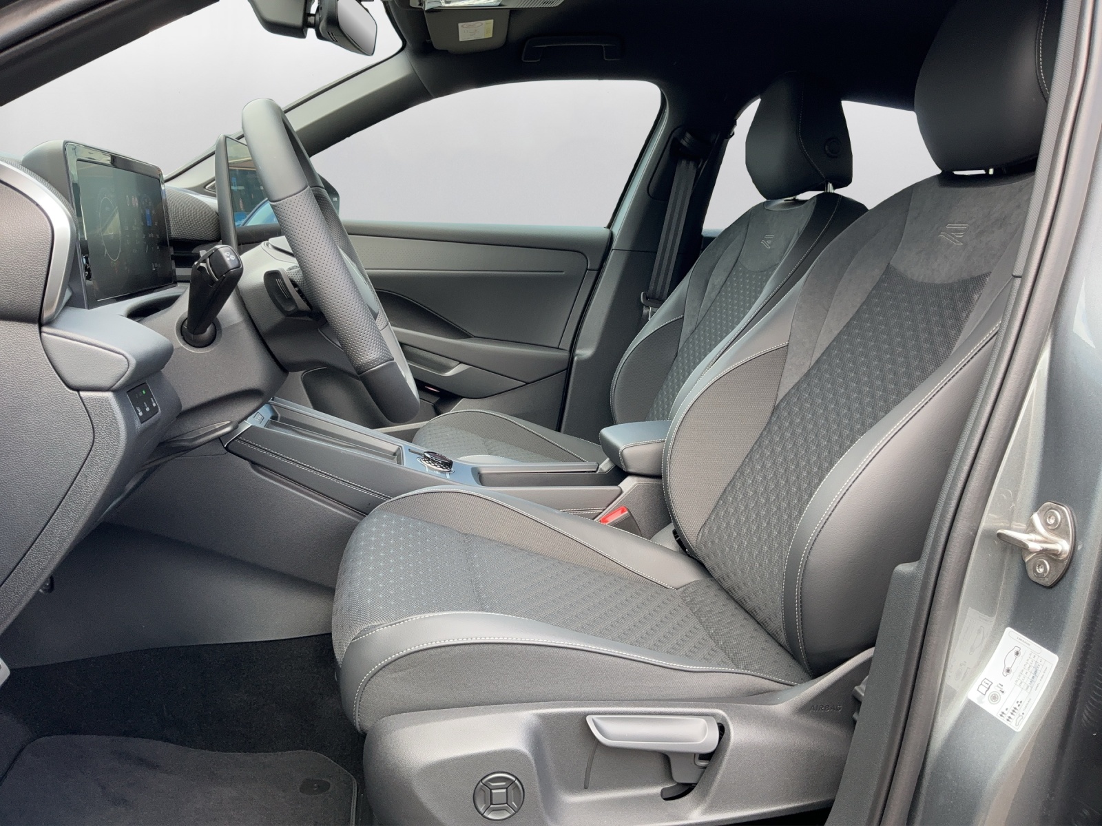 VW T-Roc 1.5 eTSI mHEV R-Line DSG-image-9