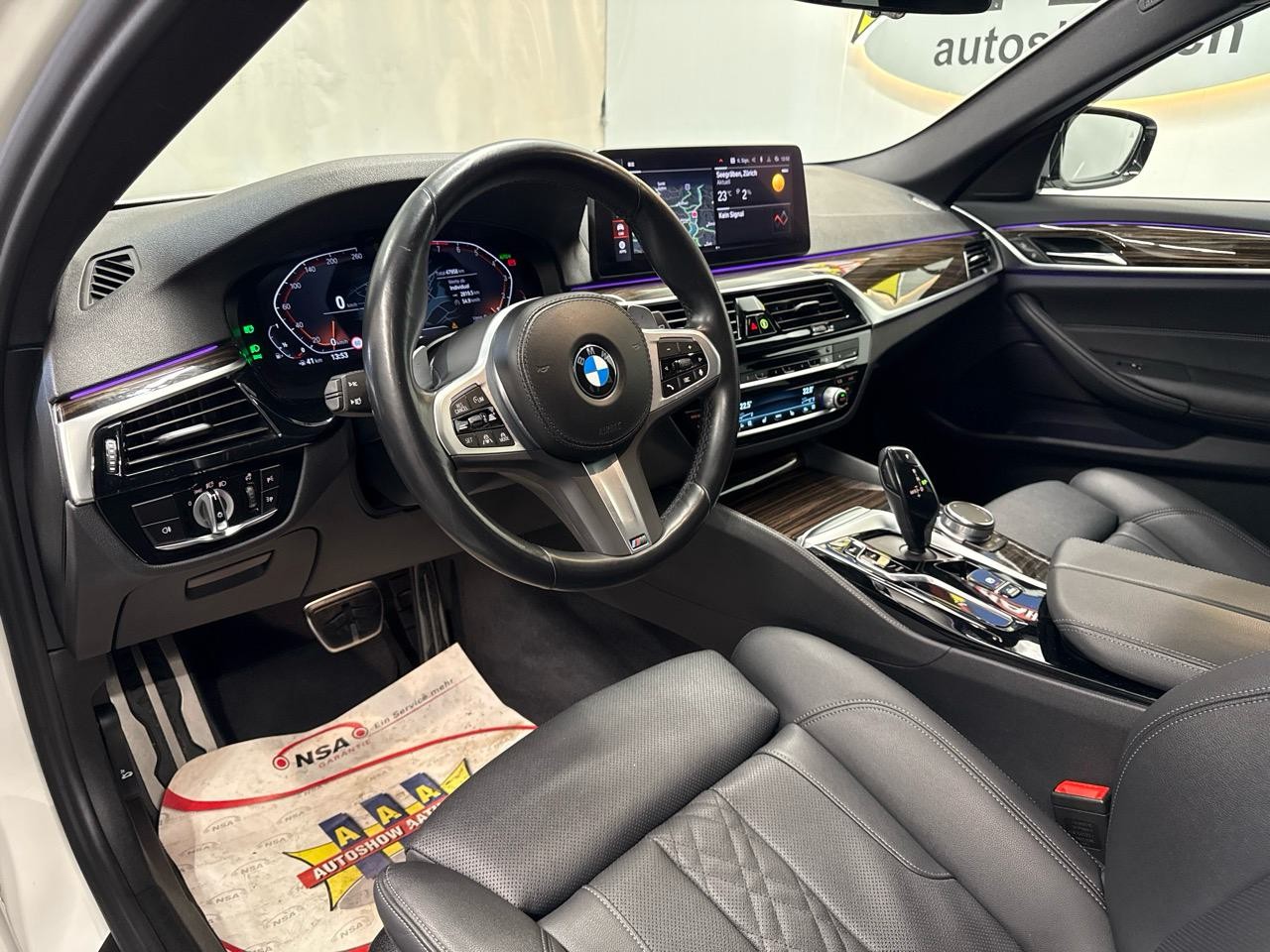 BMW 530i xDrive 48V Touring M Sport Steptronic-showroom-element-2