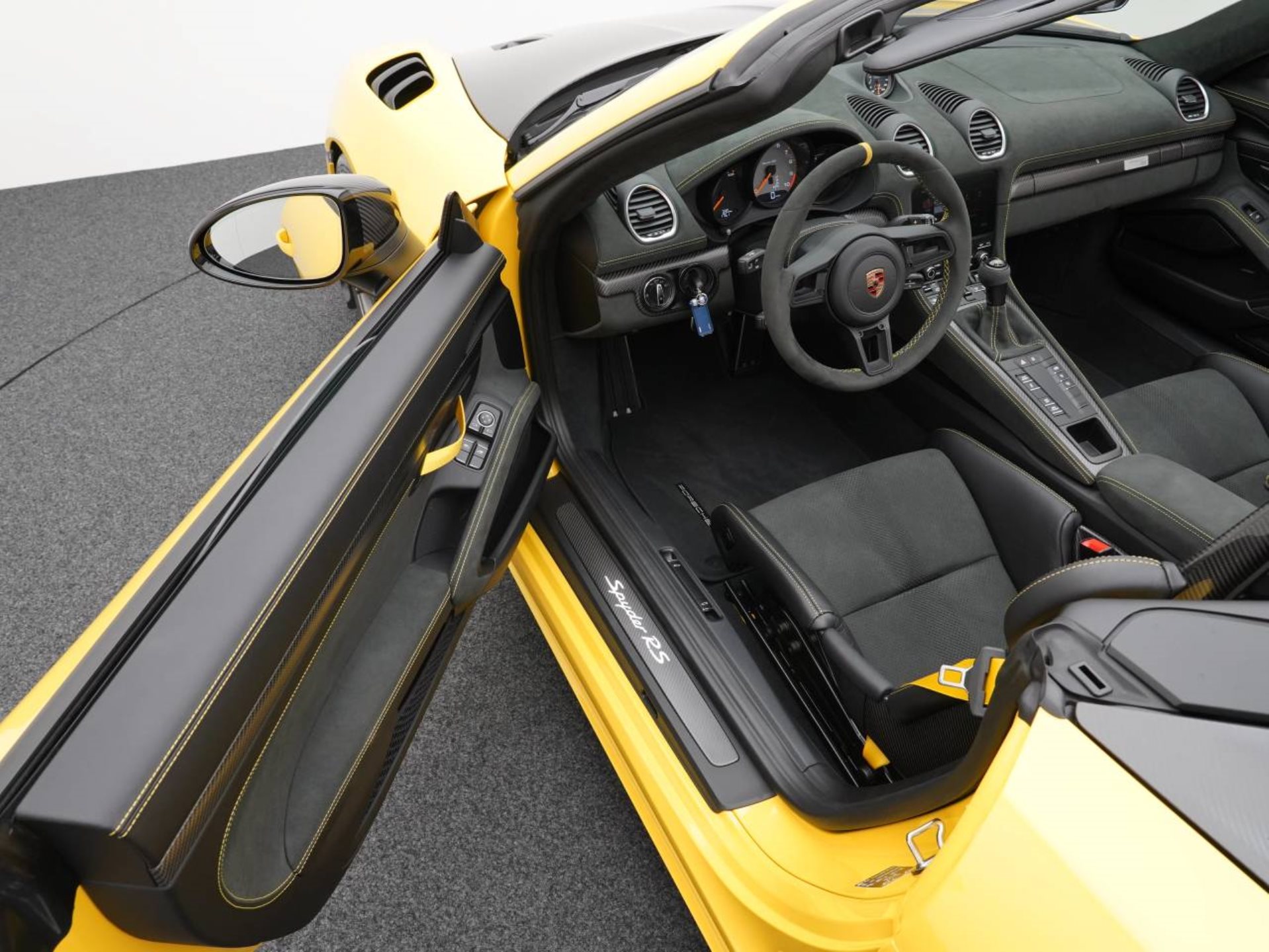 PORSCHE 718 Spyder RS-showroom-element-3