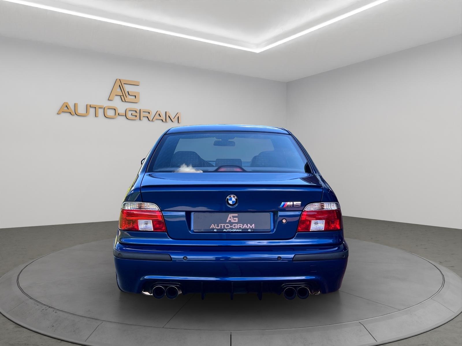 BMW M5-showroom-element-3