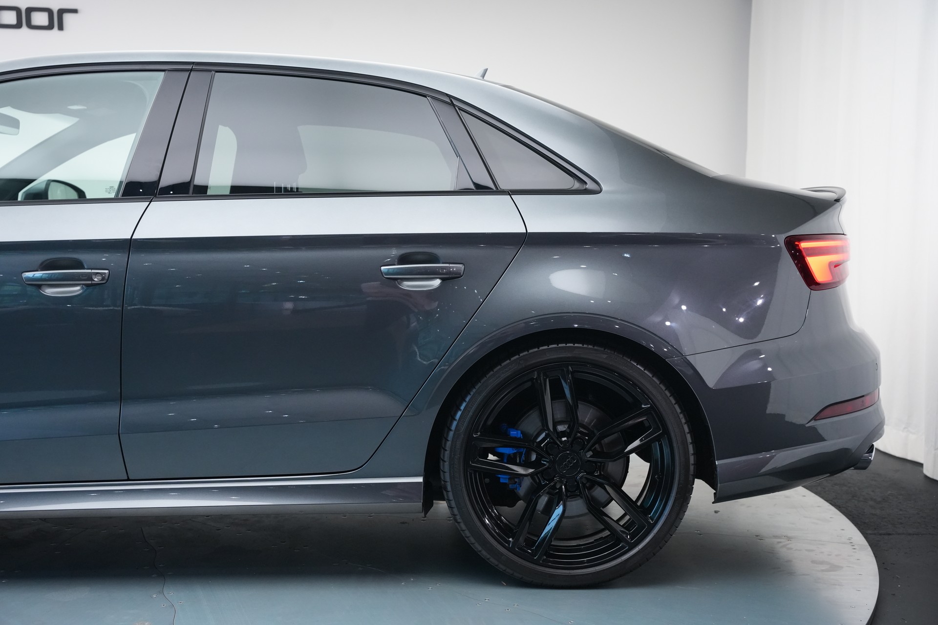 AUDI S3 Limousine 2.0 TFSI quattro S-tronic *CH-Fahrzeug* *Magnetic Ride* *B&O*-image-37