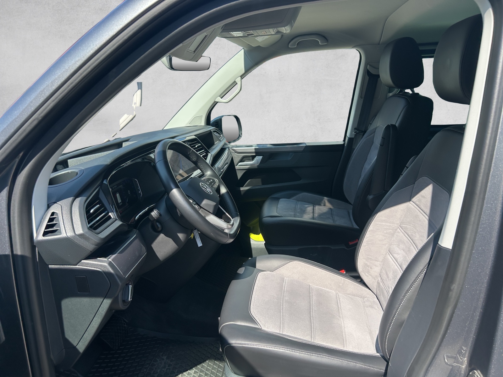 VW T6.1 Multivan 2.0 Bi-TDI Generation Six DSG-image-11