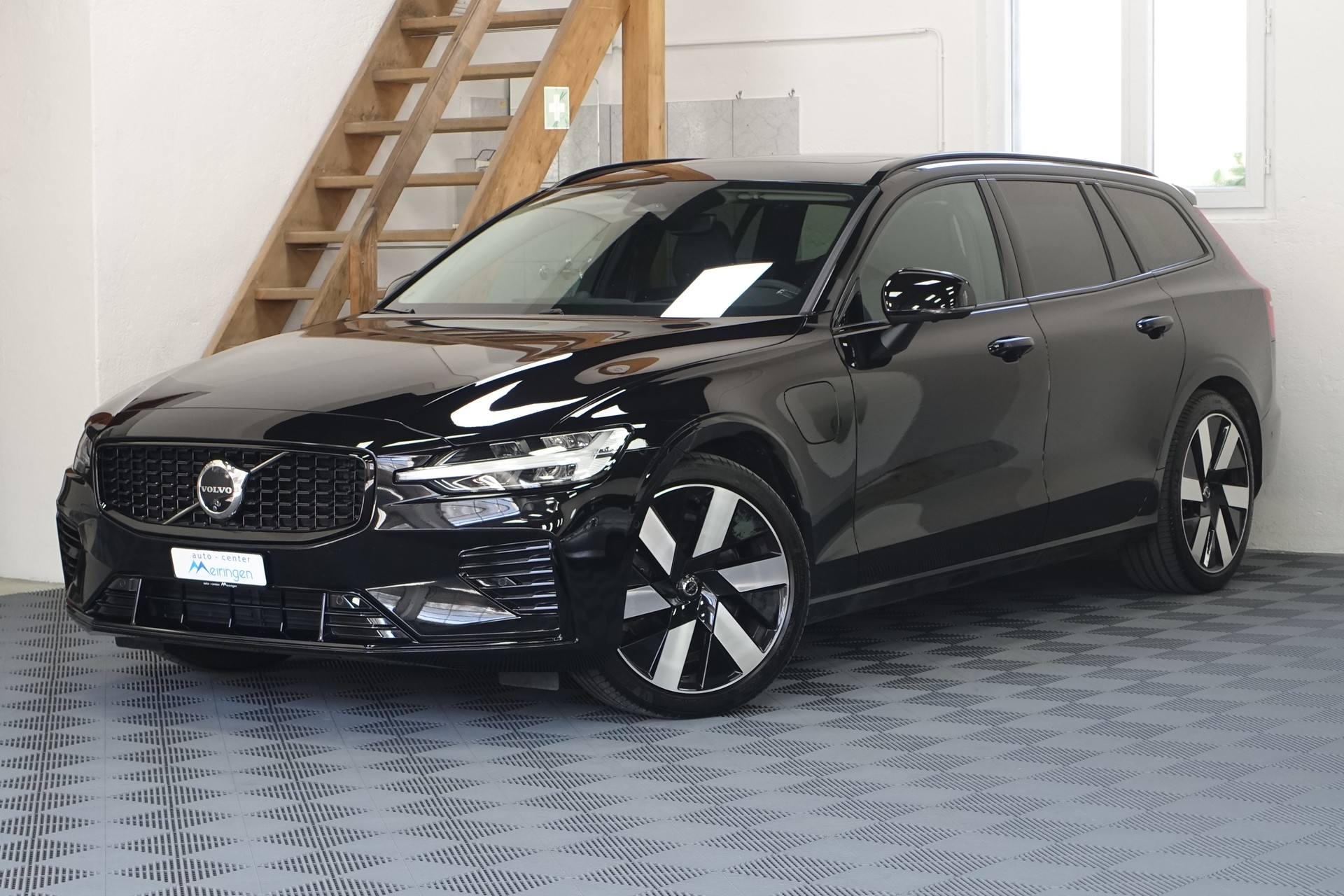 VOLVO V60 2.0 T8 TE Ultra Dark eAWD