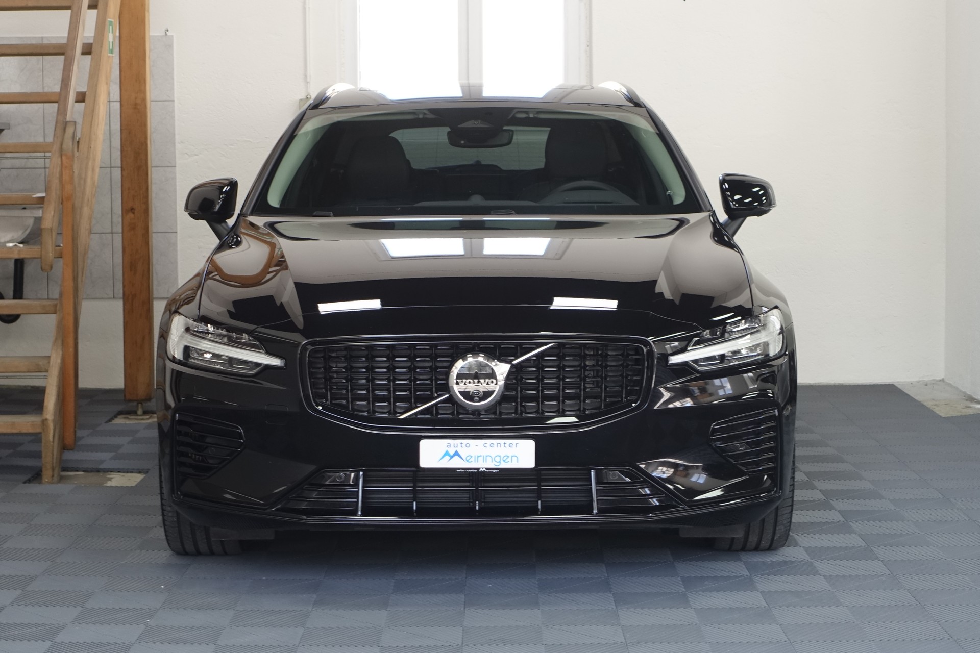 VOLVO V60 2.0 T8 TE Ultra Dark eAWD-showroom-element-2