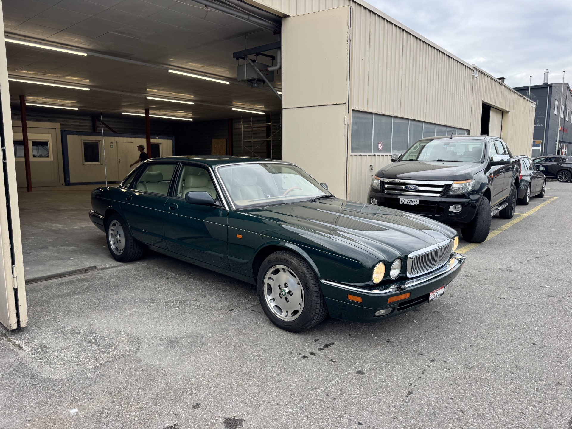 JAGUAR XJ 3.2 Executive-image-1