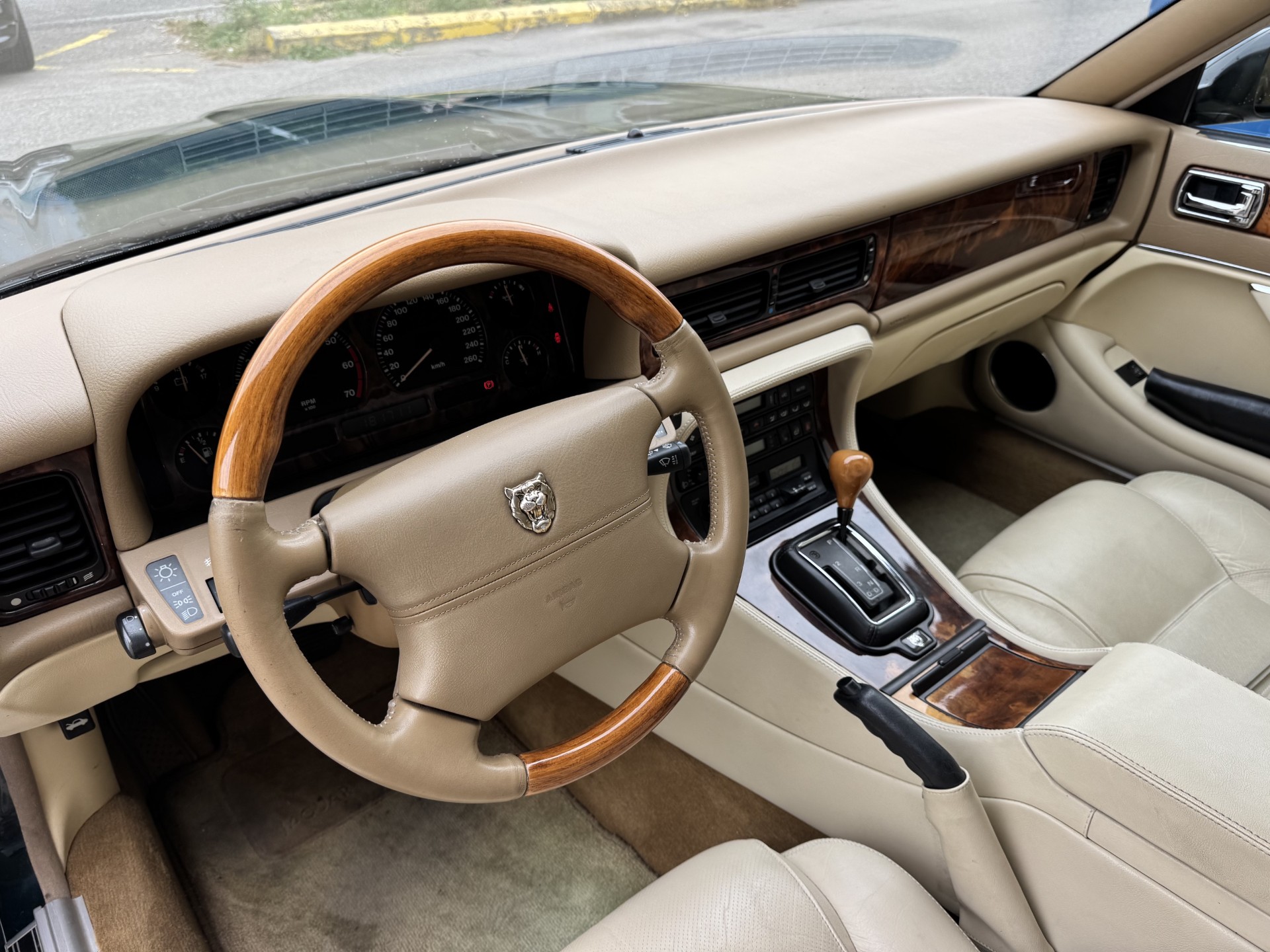 JAGUAR XJ 3.2 Executive-image-8