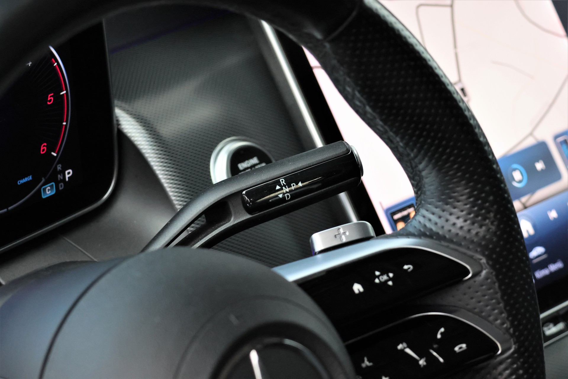 MERCEDES-BENZ GLC 220 d 4Matic 9G-Tronic AMG-Line (CH) + 2.5T AHK-image-11