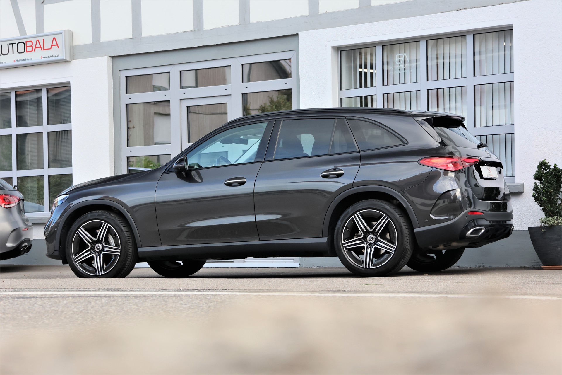 MERCEDES-BENZ GLC 220 d 4Matic 9G-Tronic AMG-Line (CH) + 2.5T AHK-showroom-element-3