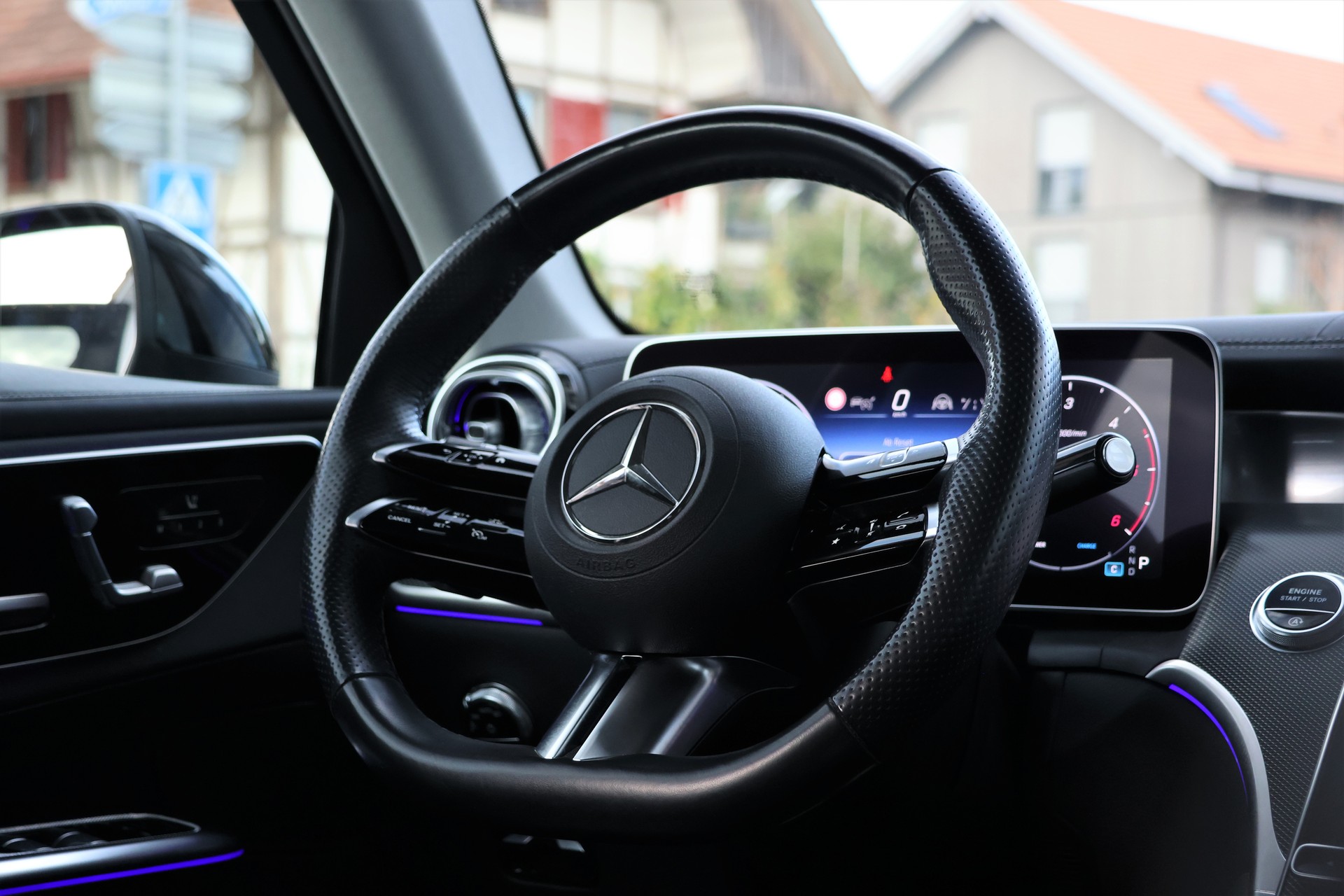 MERCEDES-BENZ GLC 220 d 4Matic 9G-Tronic AMG-Line (CH) + 2.5T AHK-image-15