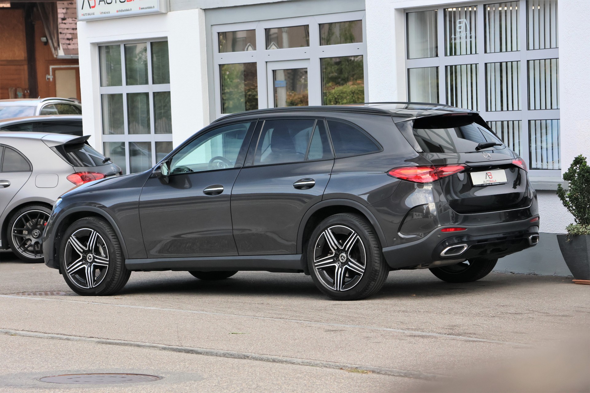 MERCEDES-BENZ GLC 220 d 4Matic 9G-Tronic AMG-Line (CH) + 2.5T AHK-image-4