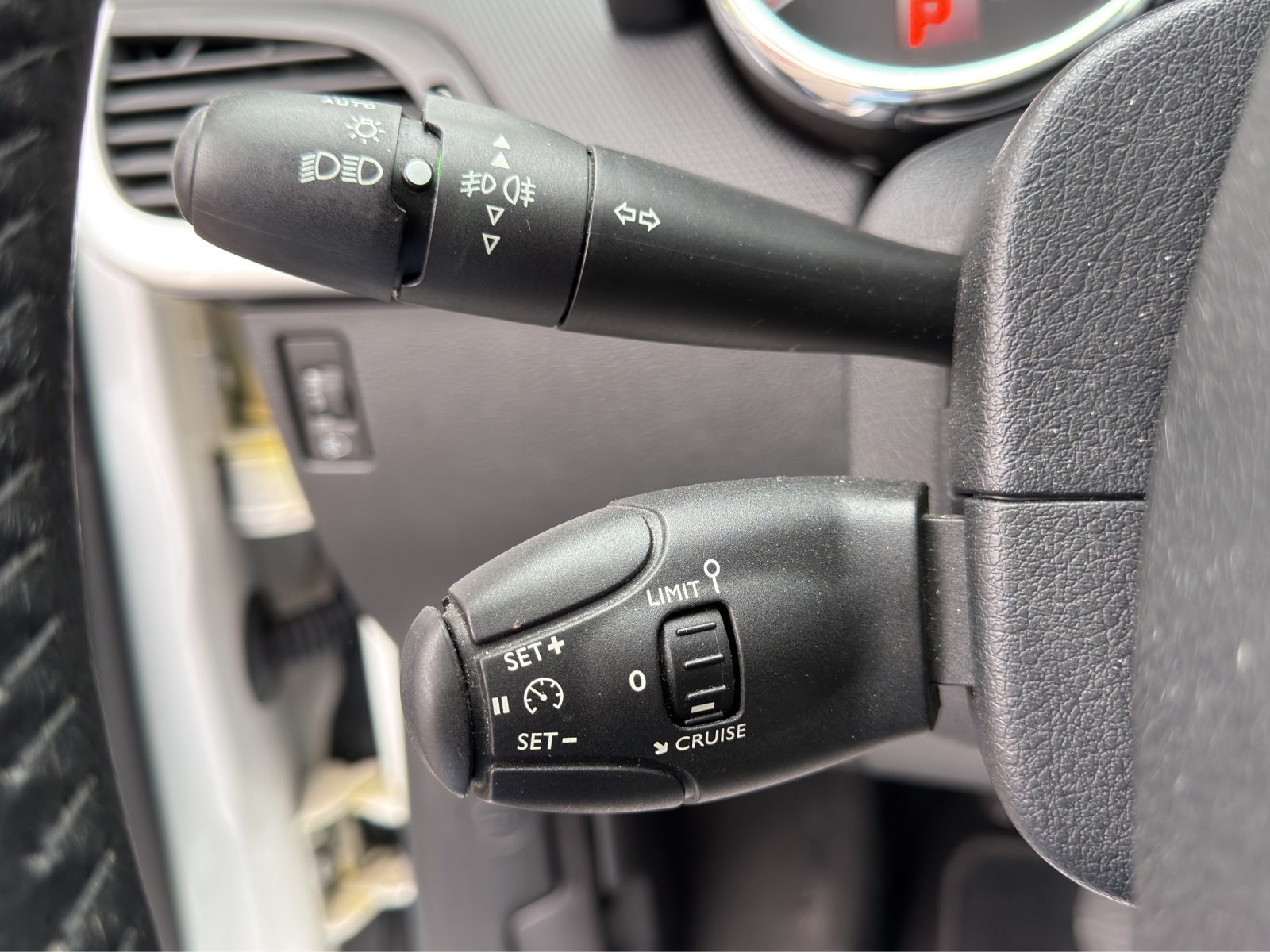 PEUGEOT 207 1.6 16V Sport Automatic-image-22