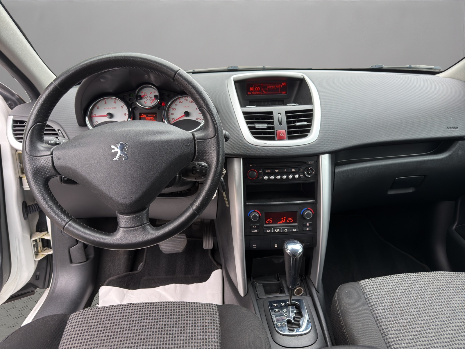 PEUGEOT 207 1.6 16V Sport Automatic-image-13