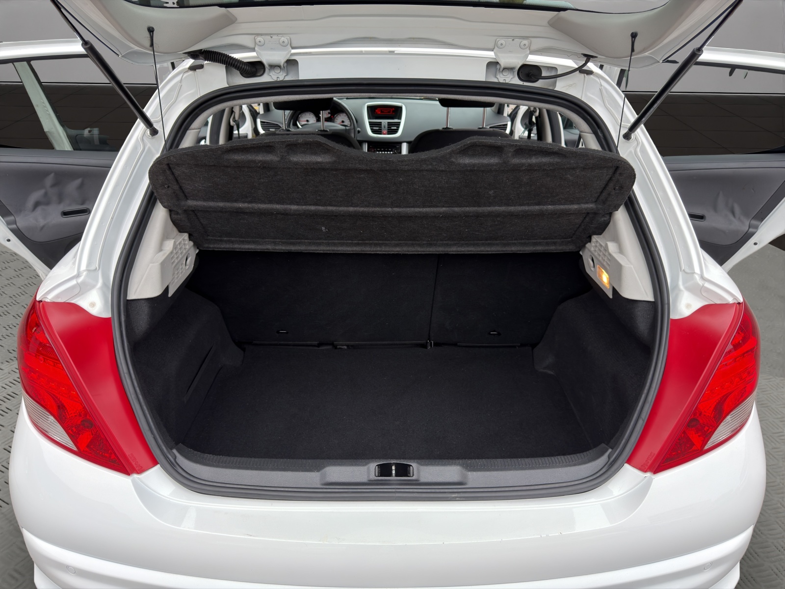 PEUGEOT 207 1.6 16V Sport Automatic-image-18
