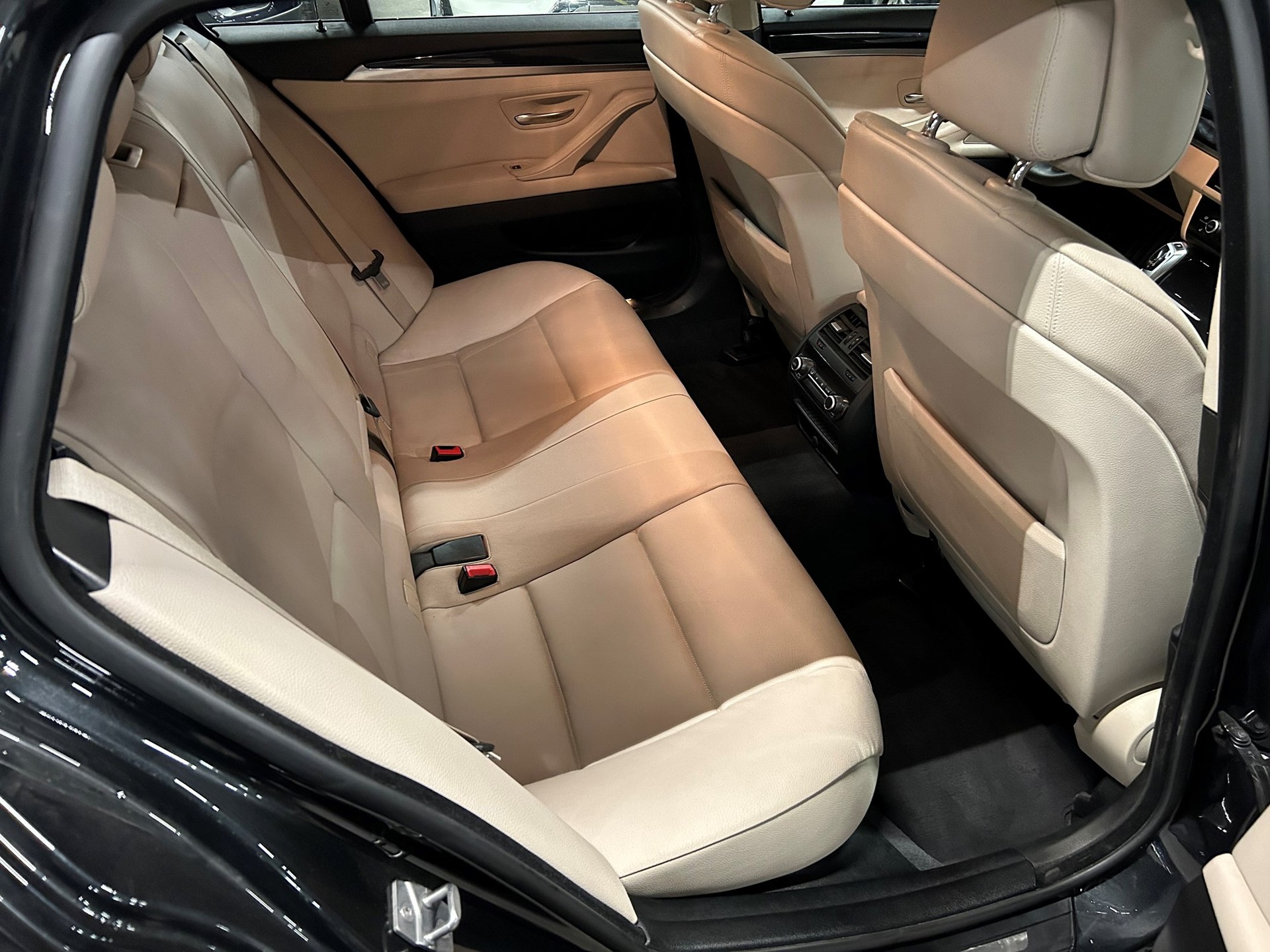 BMW 523i Touring Steptronic-image-11