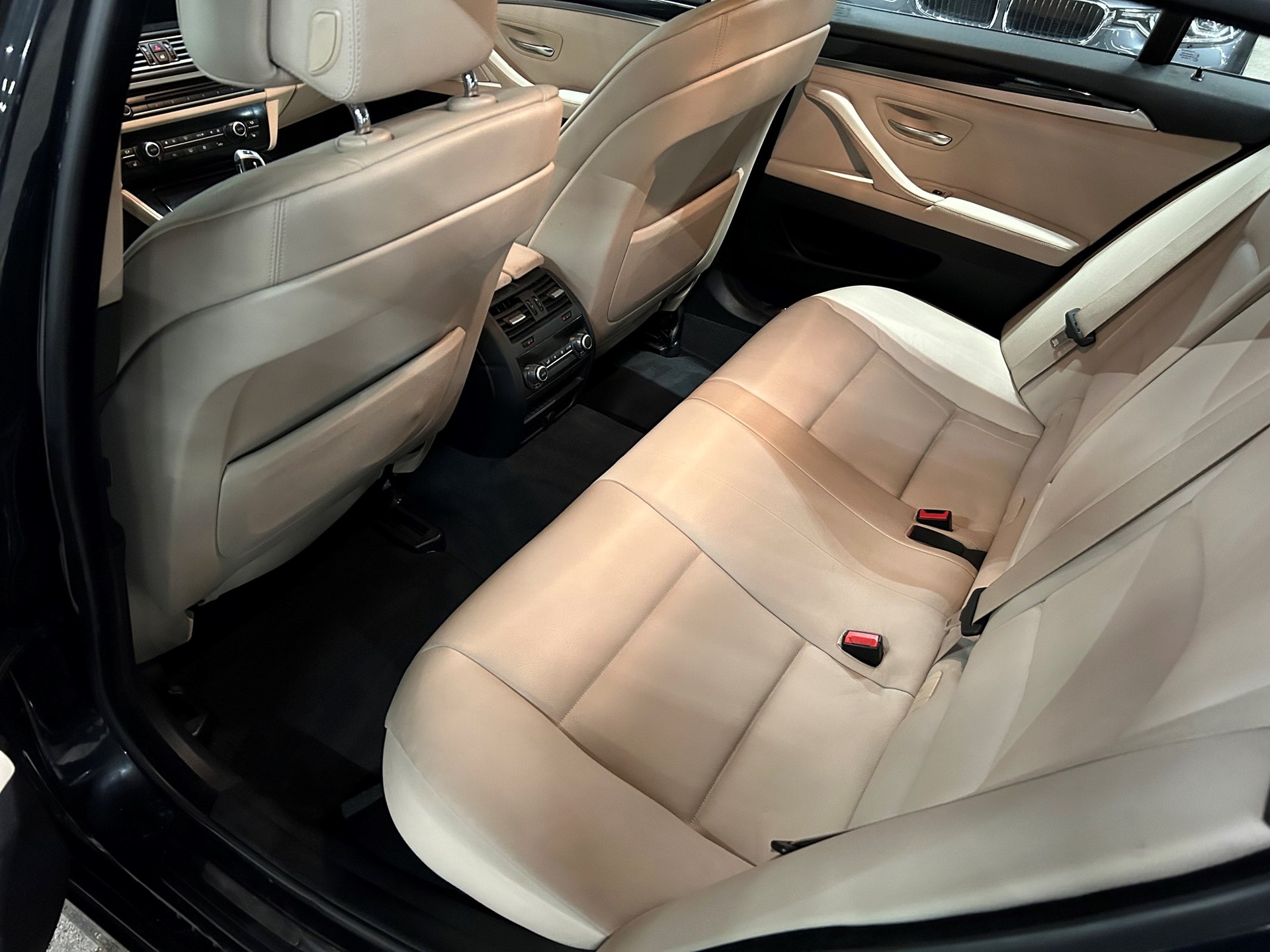 BMW 523i Touring Steptronic-image-12