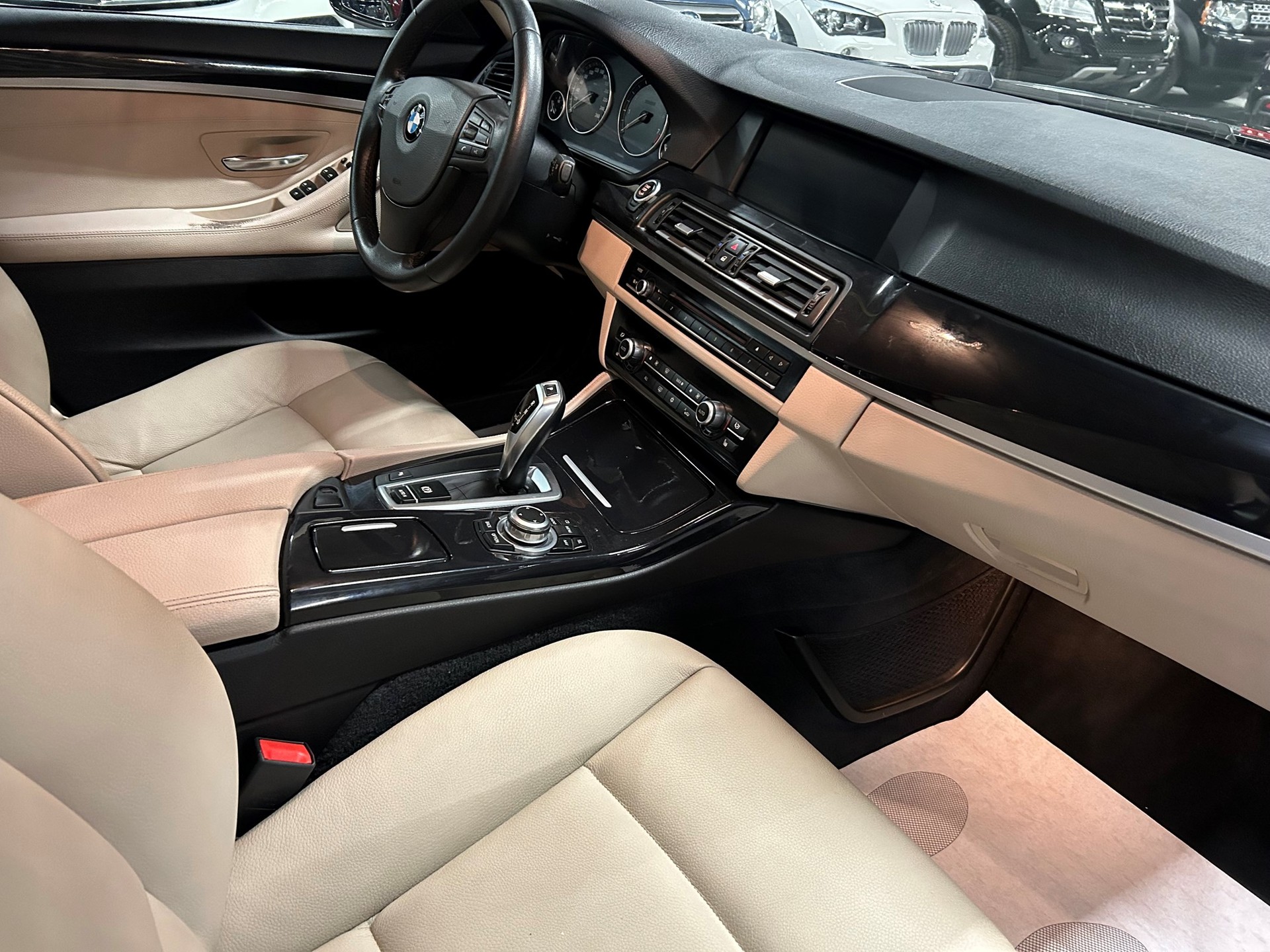 BMW 523i Touring Steptronic-image-14