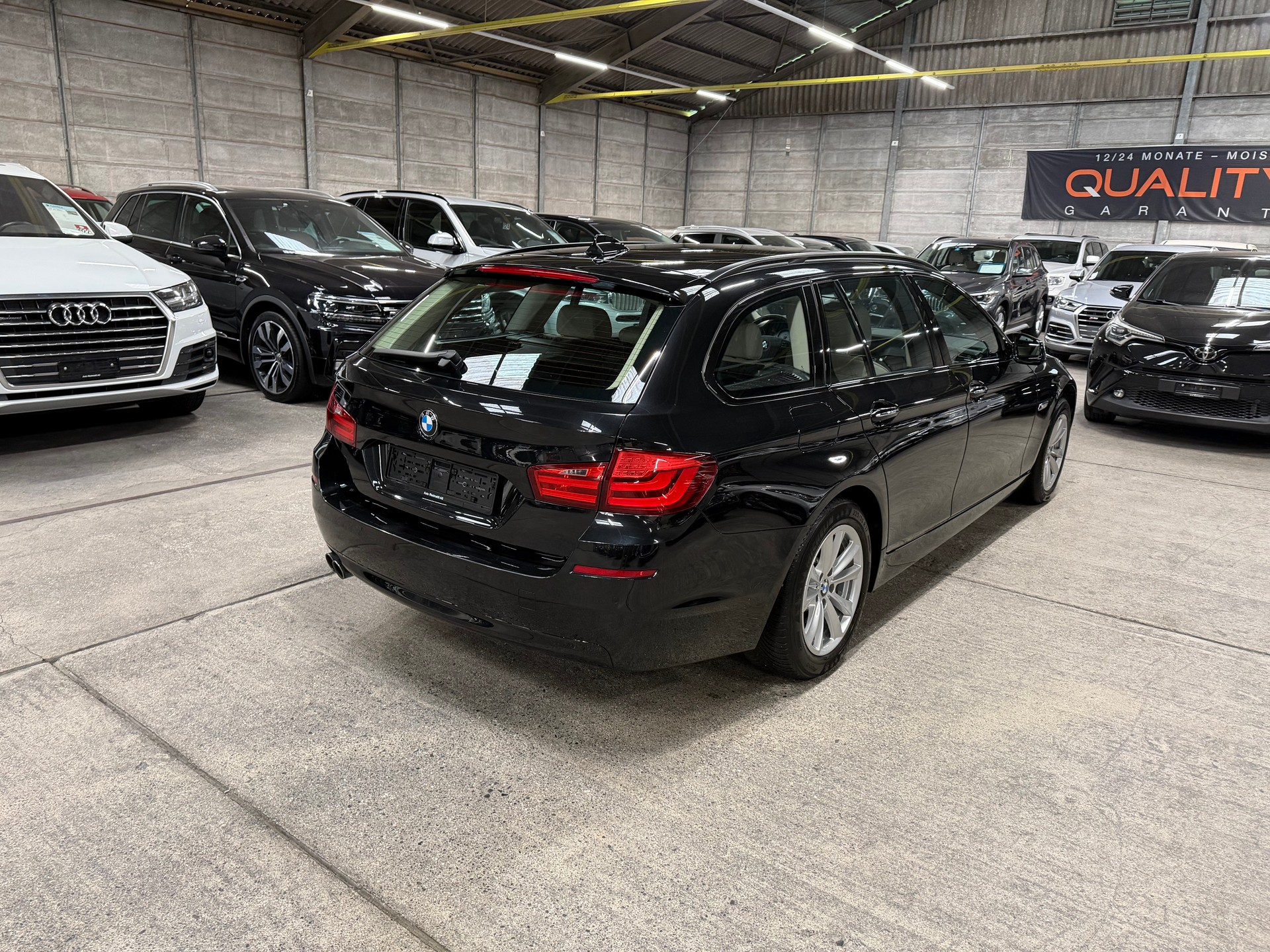 BMW 523i Touring Steptronic-showroom-element-3