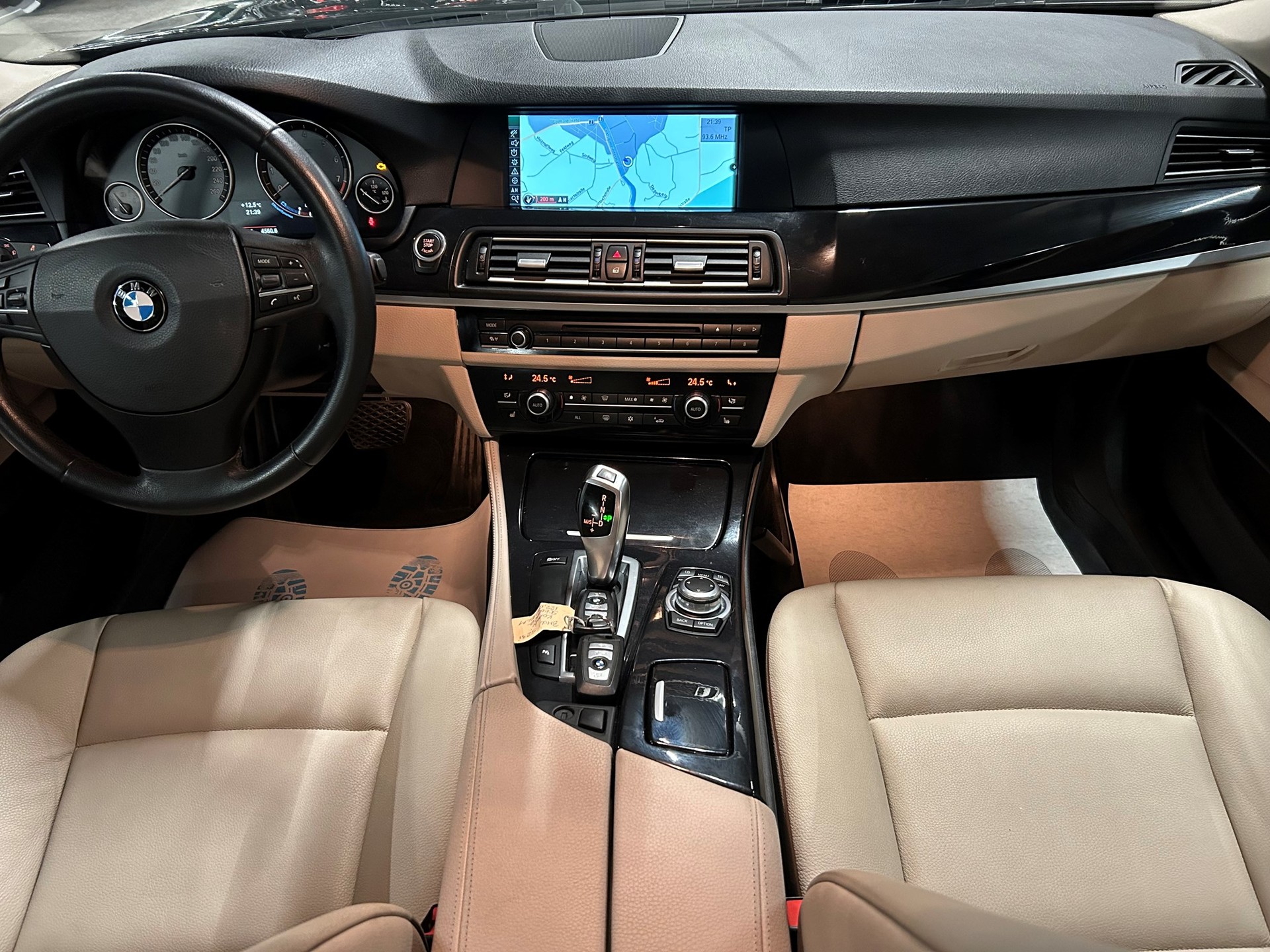 BMW 523i Touring Steptronic-image-13