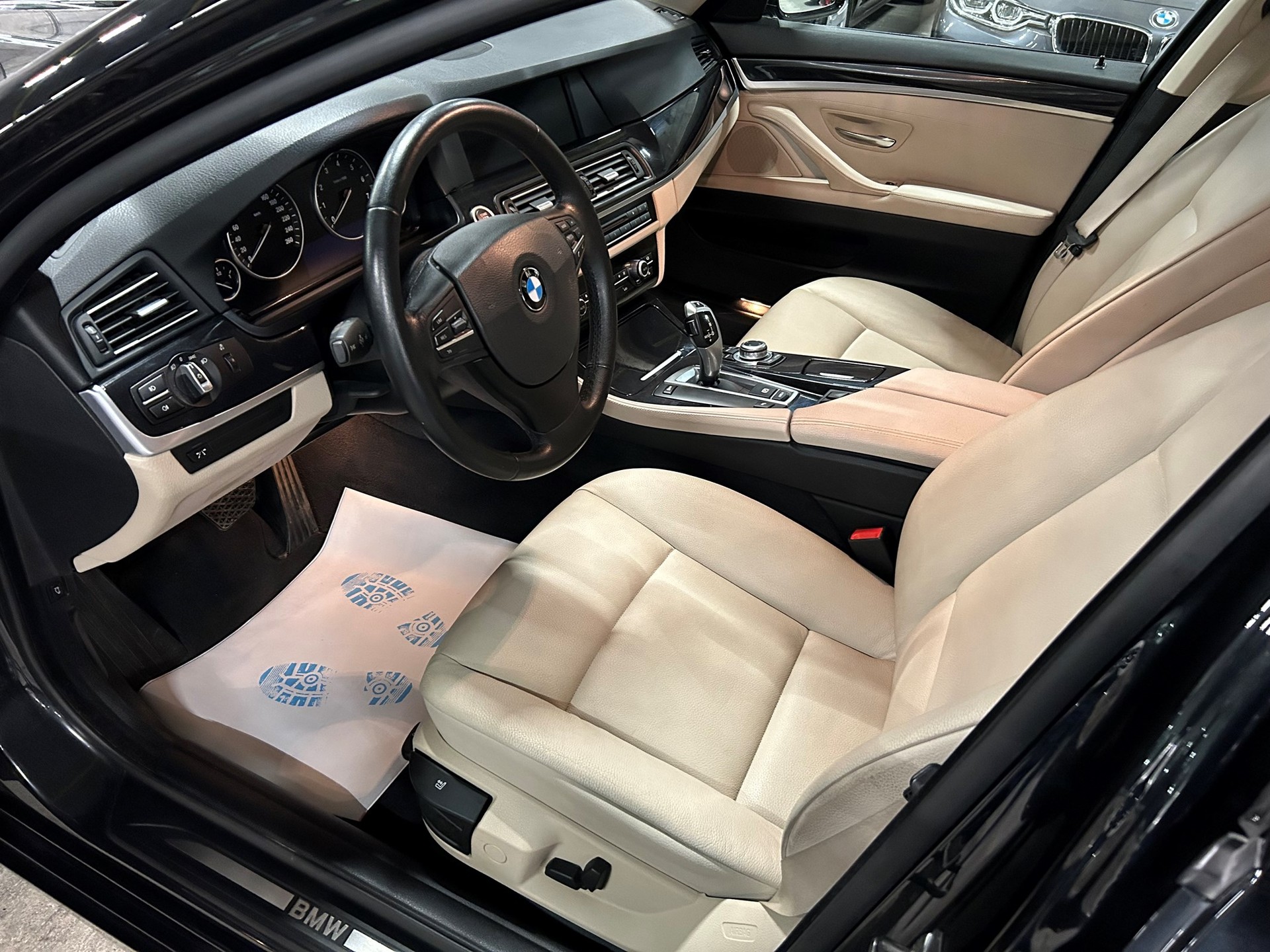 BMW 523i Touring Steptronic-image-10