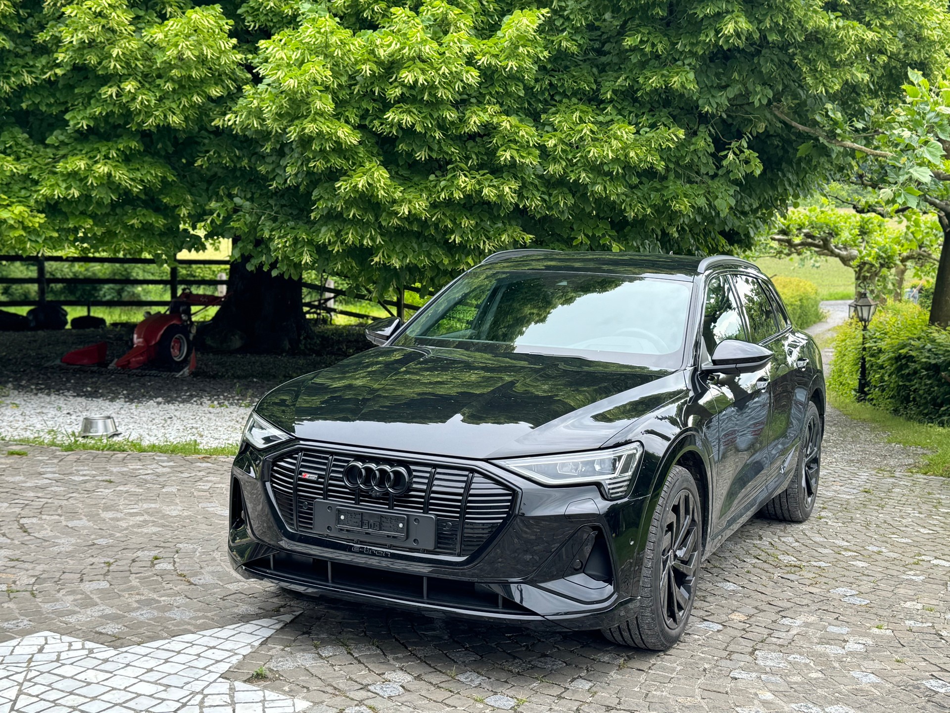 AUDI e-tron 55 S Line Black Edition quattro-image-3