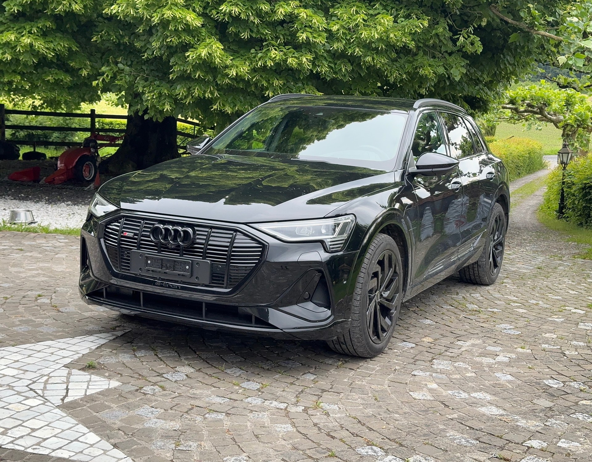 AUDI e-tron 55 S Line Black Edition quattro-image-2