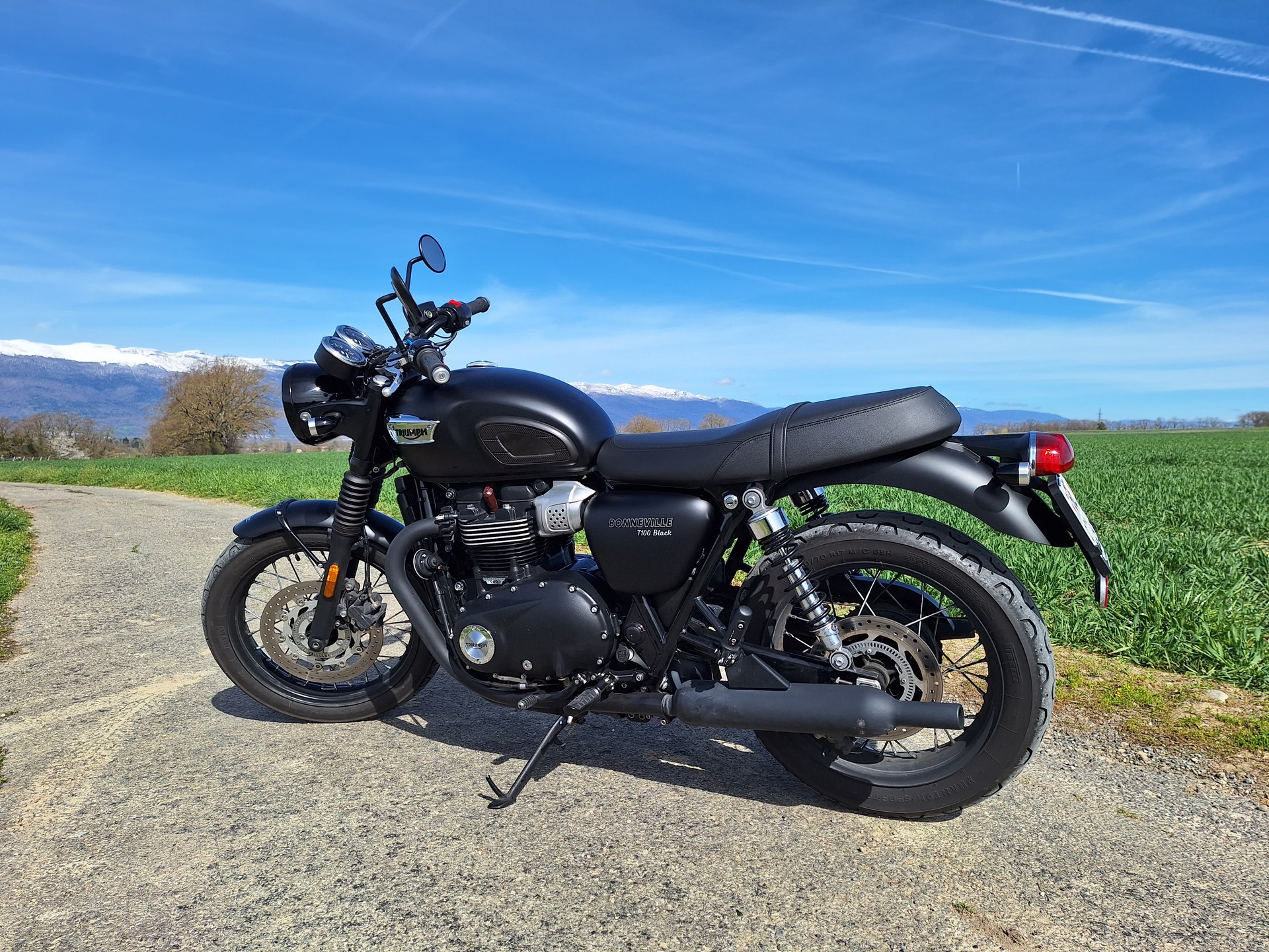 TRIUMPH Triumph 900 Bonneville T100 Black — 6'000 km seulement-image-0