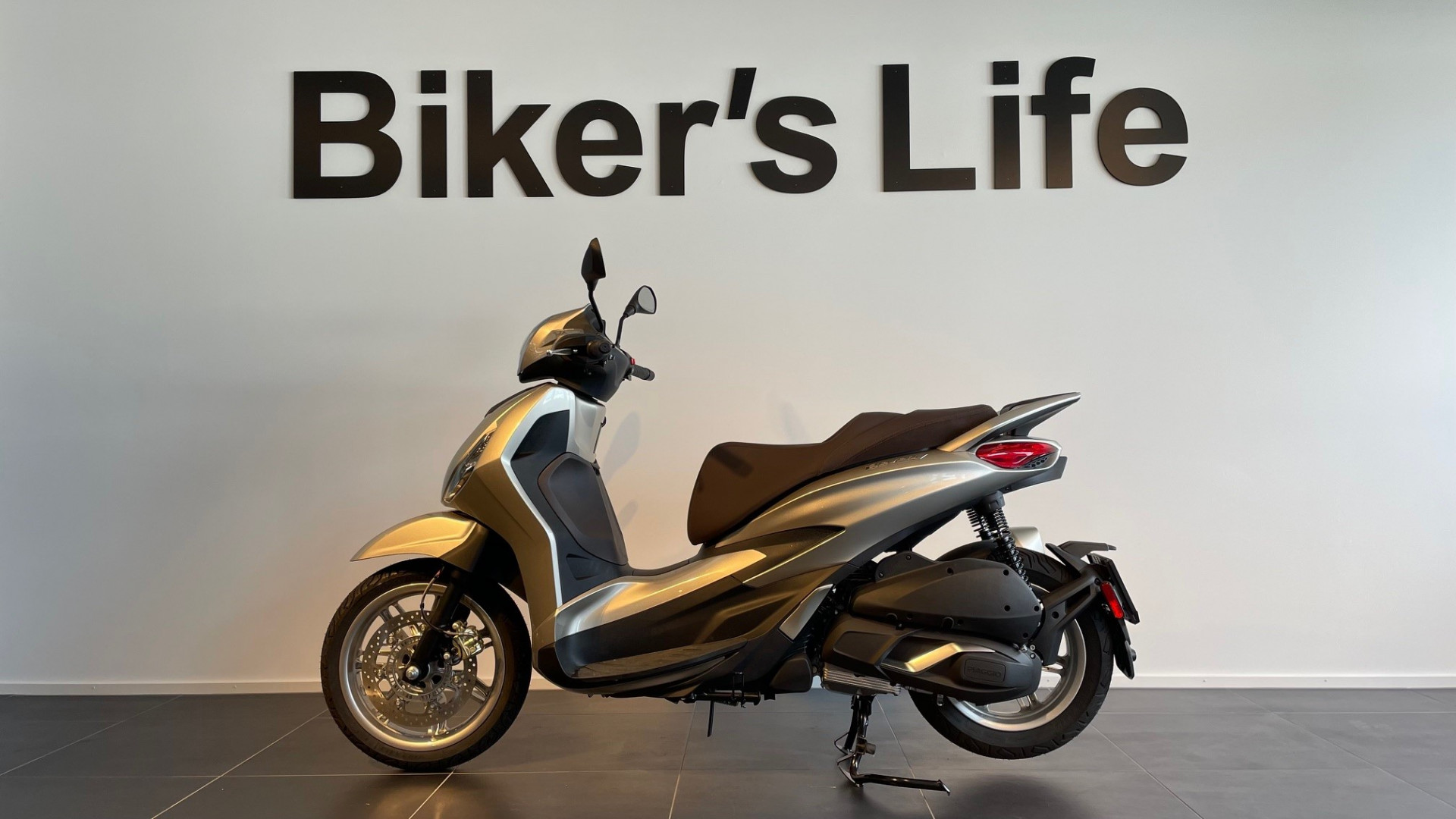 PIAGGIO Beverly 300 HPE-image-1