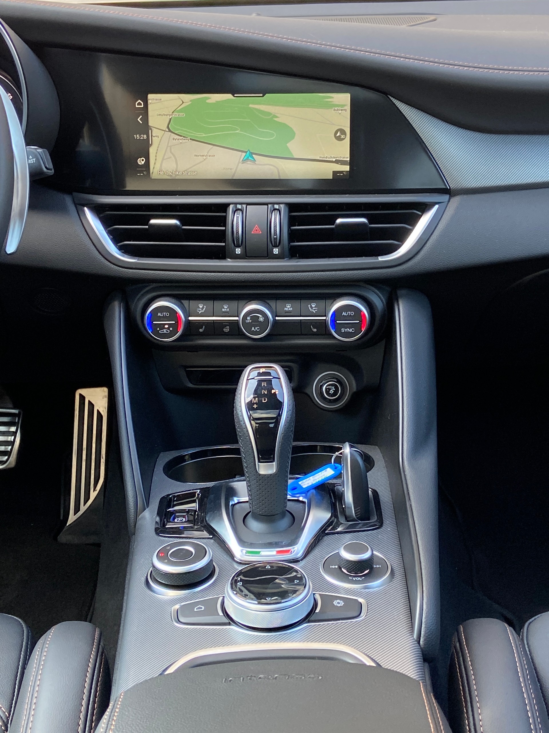 ALFA ROMEO Giulia 2.0 Intensa Sky Q4 AT8-image-10