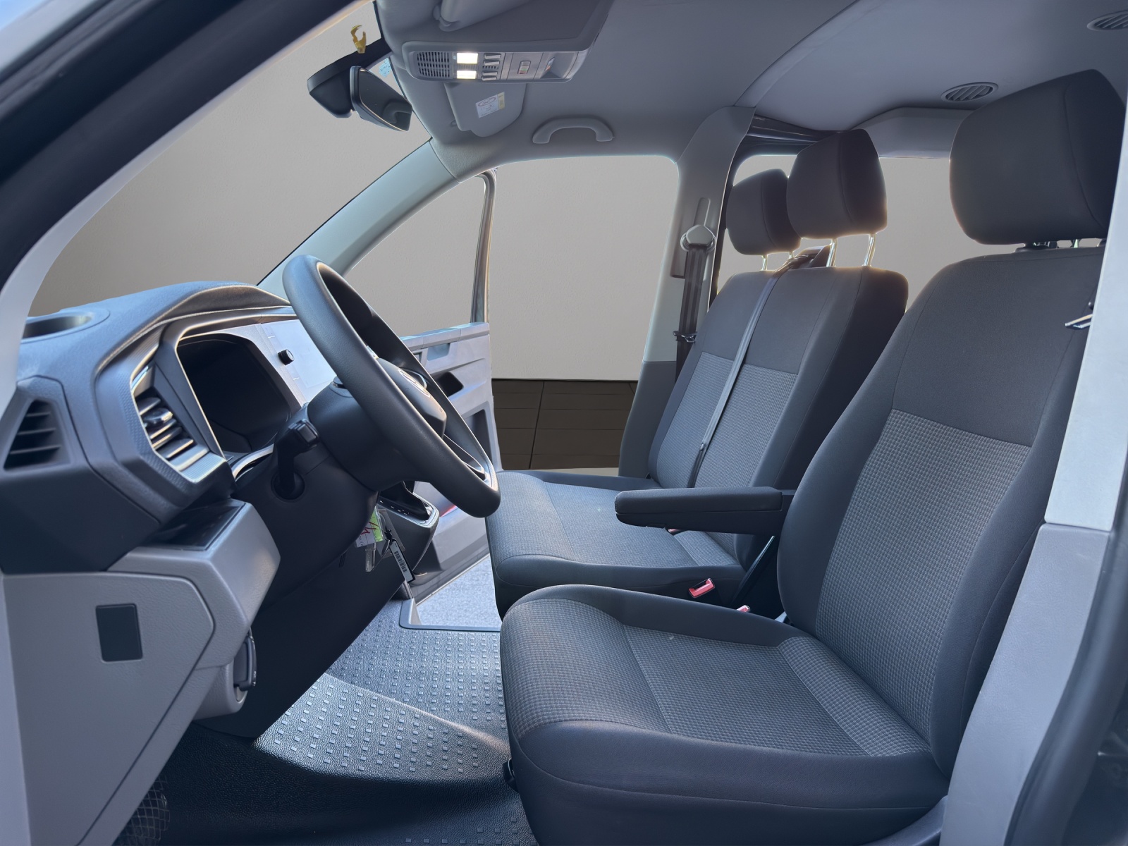VW T6.1 2.0 TDI DSG-image-8