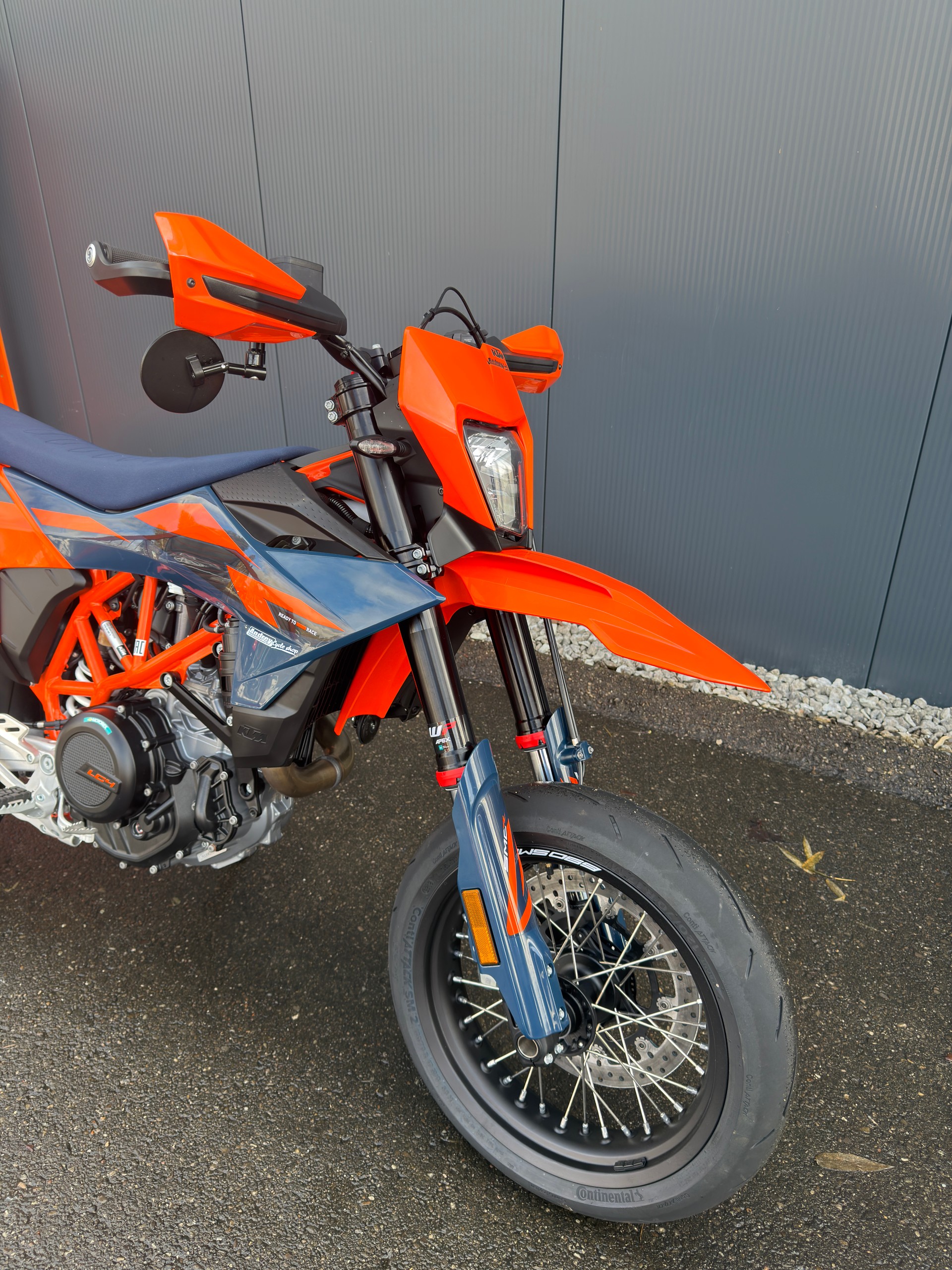 KTM 690 SMC R ABS (35 kW)-image-3