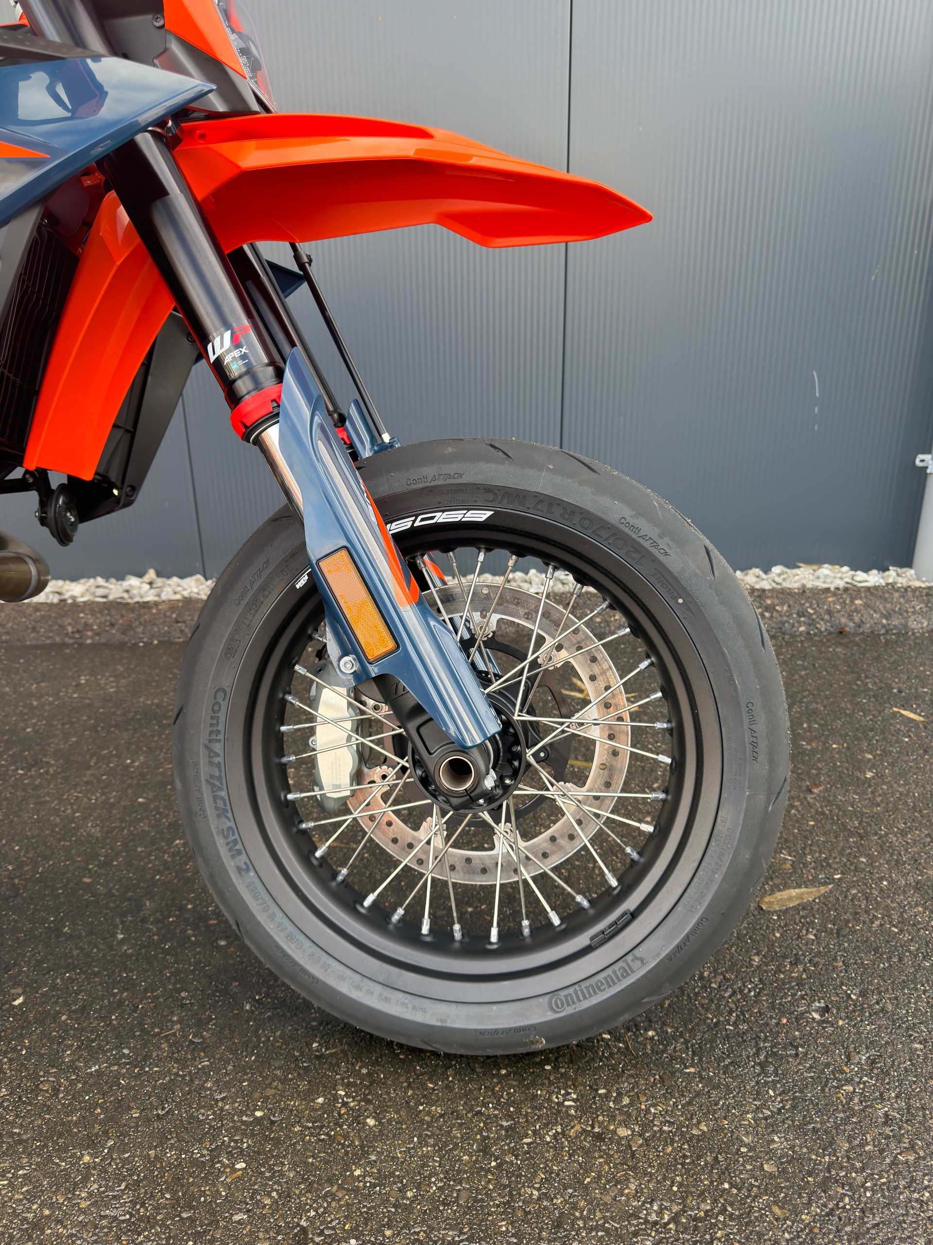 KTM 690 SMC R ABS (35 kW)-image-4