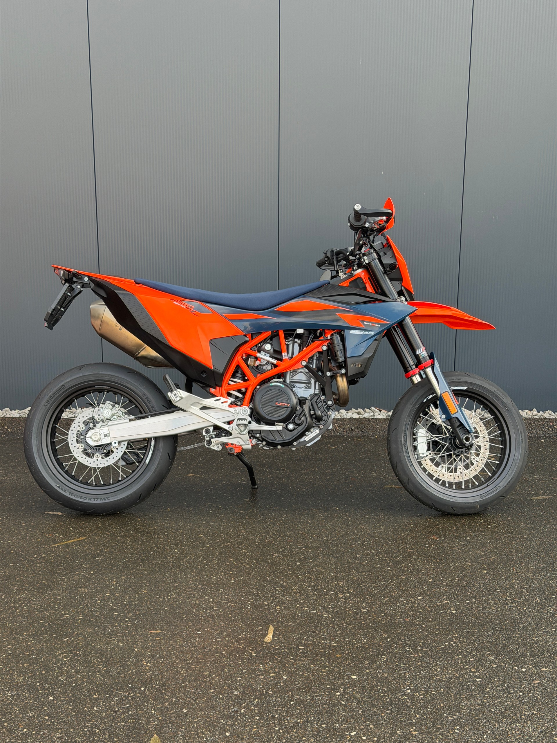 KTM 690 SMC R ABS (35 kW)-image-2