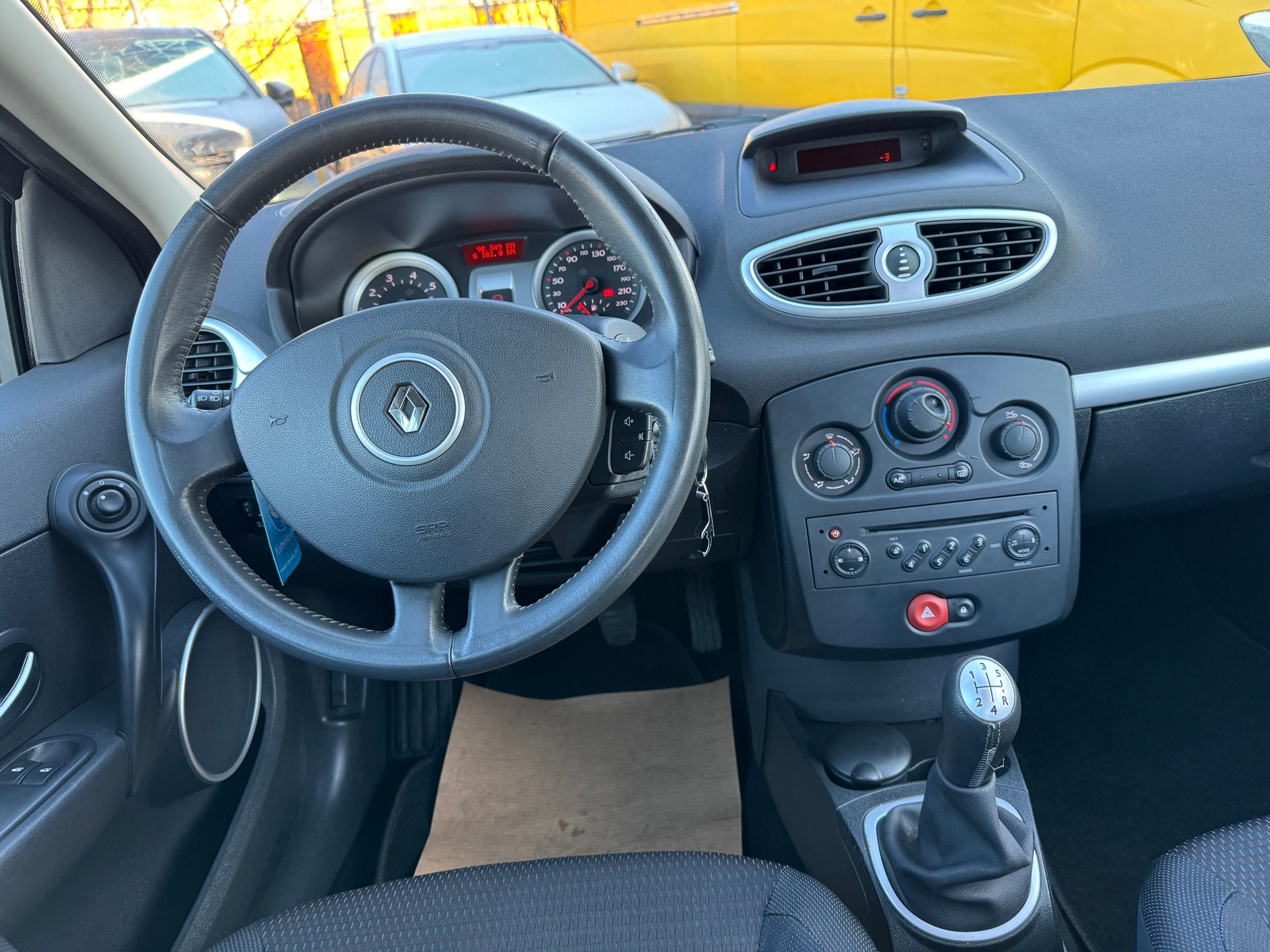 RENAULT Clio 1.6 16V Dynamique-image-5