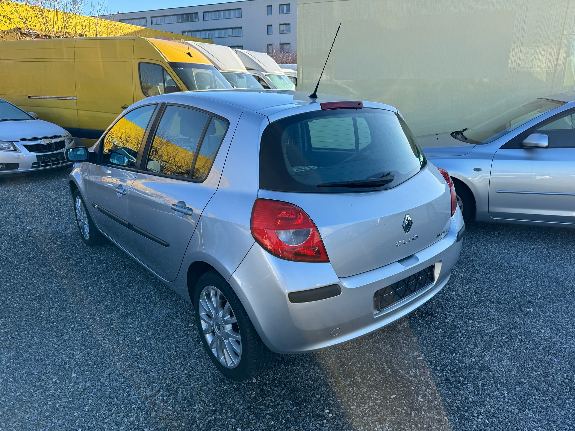 RENAULT Clio 1.6 16V Dynamique-image-4